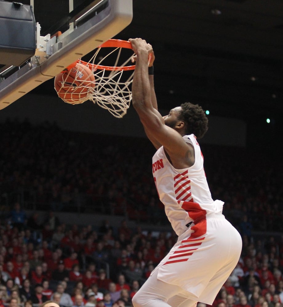 Twenty photos: Dayton Flyers rout Richmond Spiders