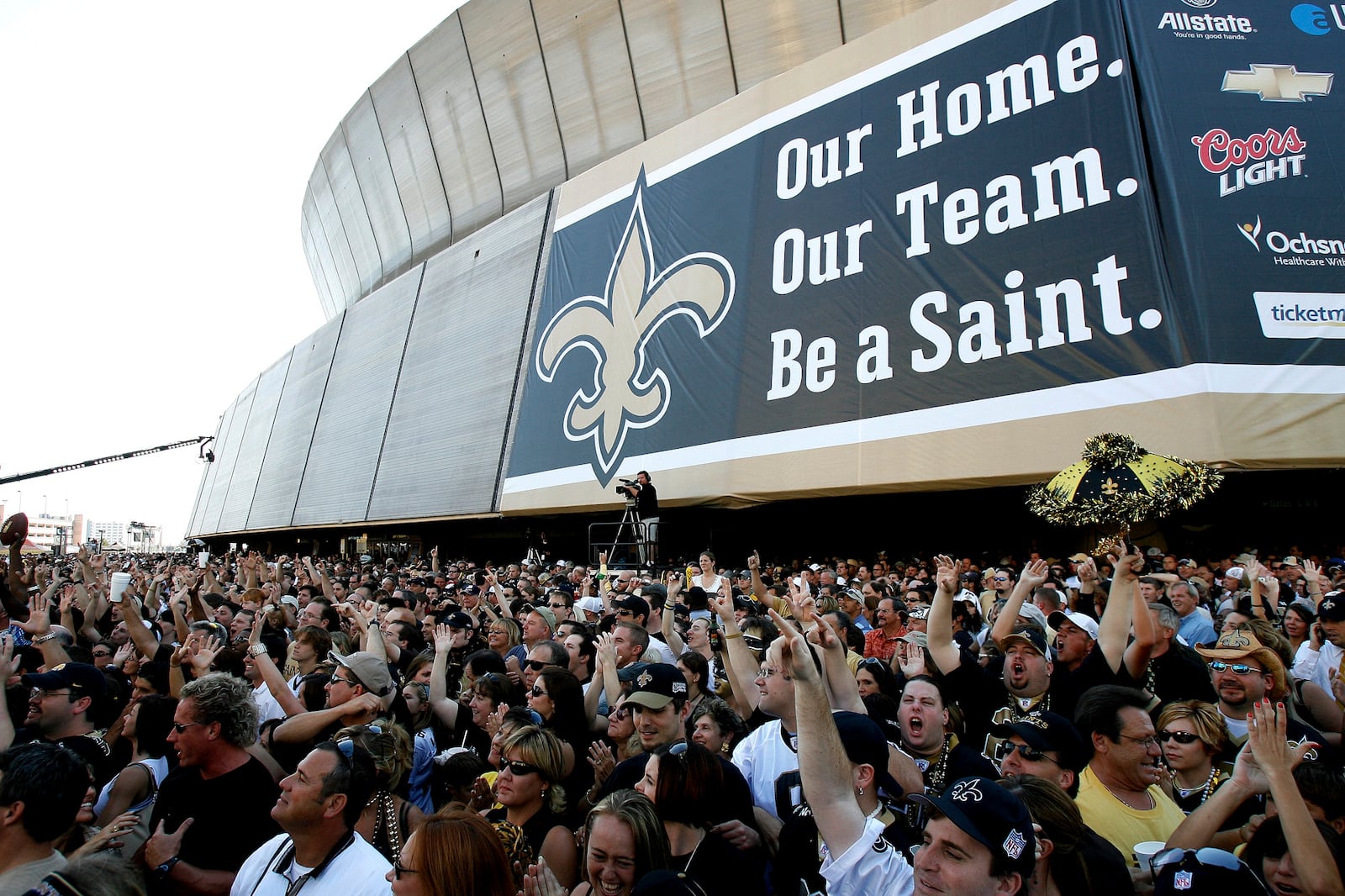 FILE - New Orleans Saints fans listen to the Goo Goo Dolls in front of the Louisiana Superdome in New Orleans, Sept. 25, 2006, upon reopening for the New Orleans Saints' first game in New Orleans since Hurricane Katrina struck more than a year earlier. (AP Photo/Alex Brandon, File)