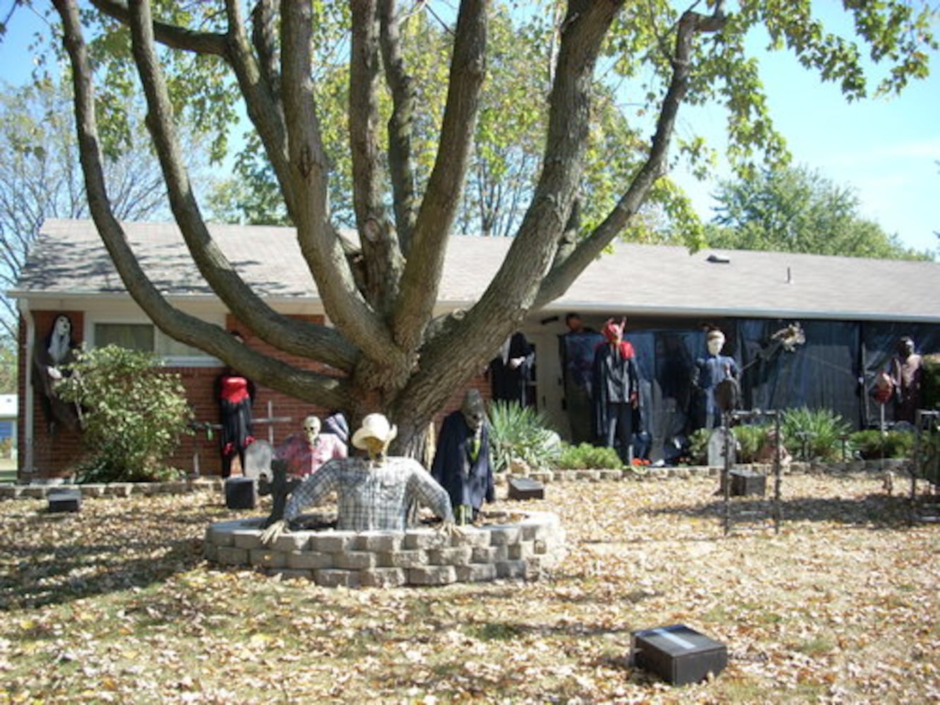 Halloween display in Centerville