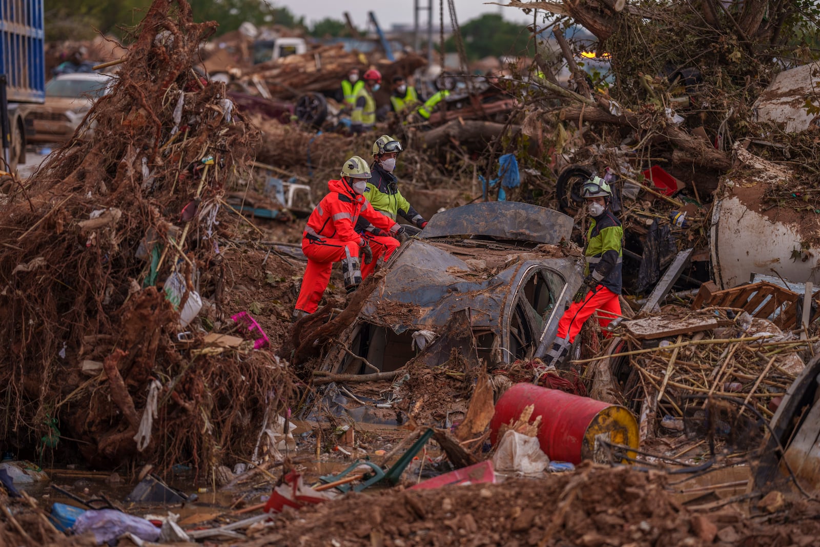 Emergency services remove cars in an area affected by floods in Catarroja, Spain, on Sunday, Nov. 3, 2024. (AP Photo/Manu Fernandez)