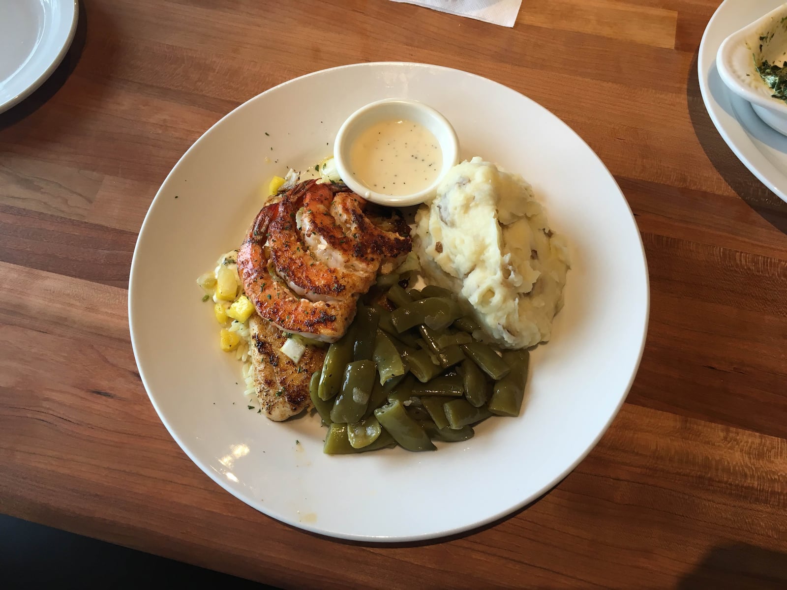 Our first visit to the area's new Cheddar's Sratch Kitchen at the Cornerstone of Centerville. Cheddar's is a family style establishement that specializes in comfort food with a slight southern twist (TABATHA WHARTON, JIM INGRAM/STAFF)