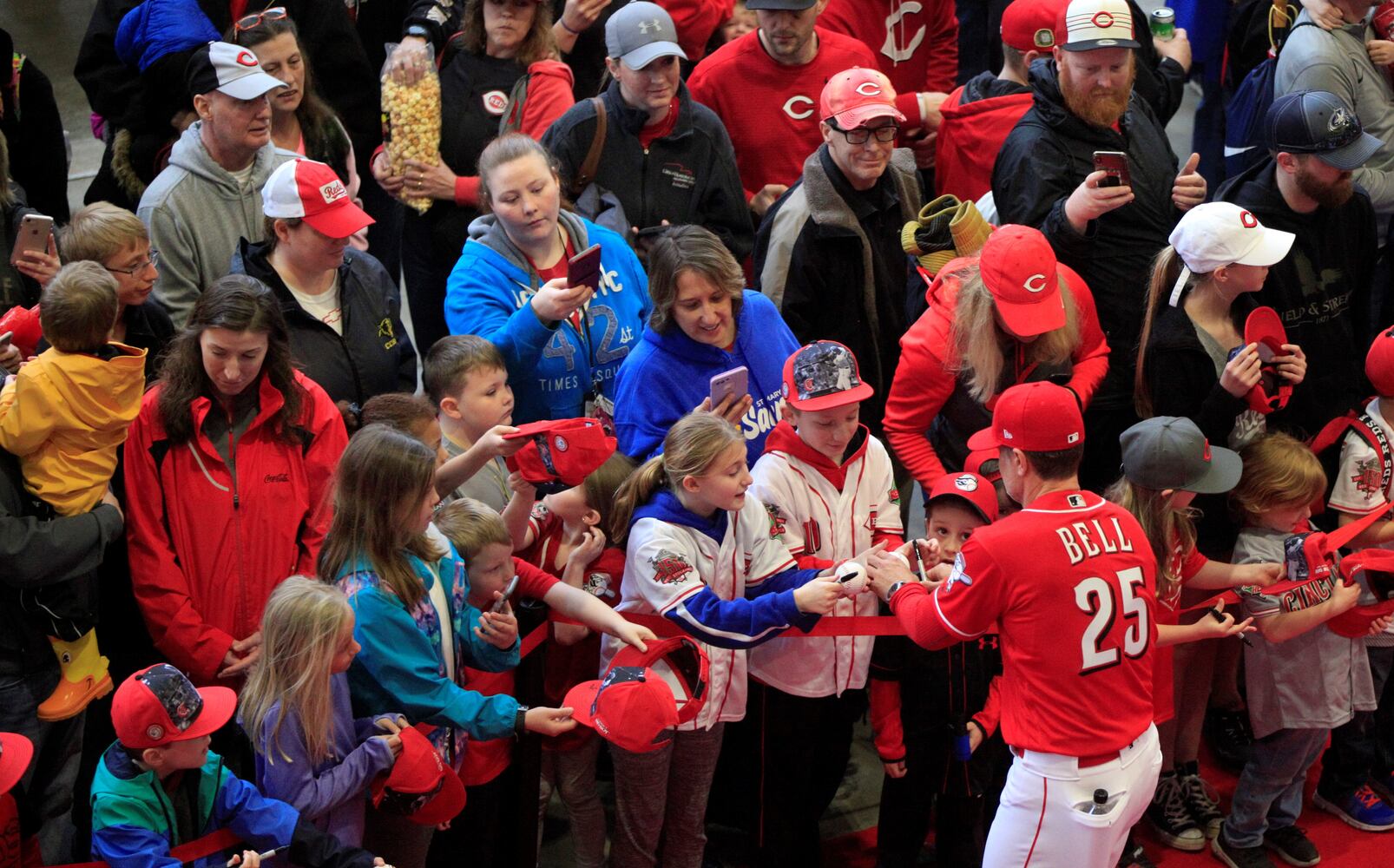 Cincinnati Reds Kids Day: Players walk red carpet