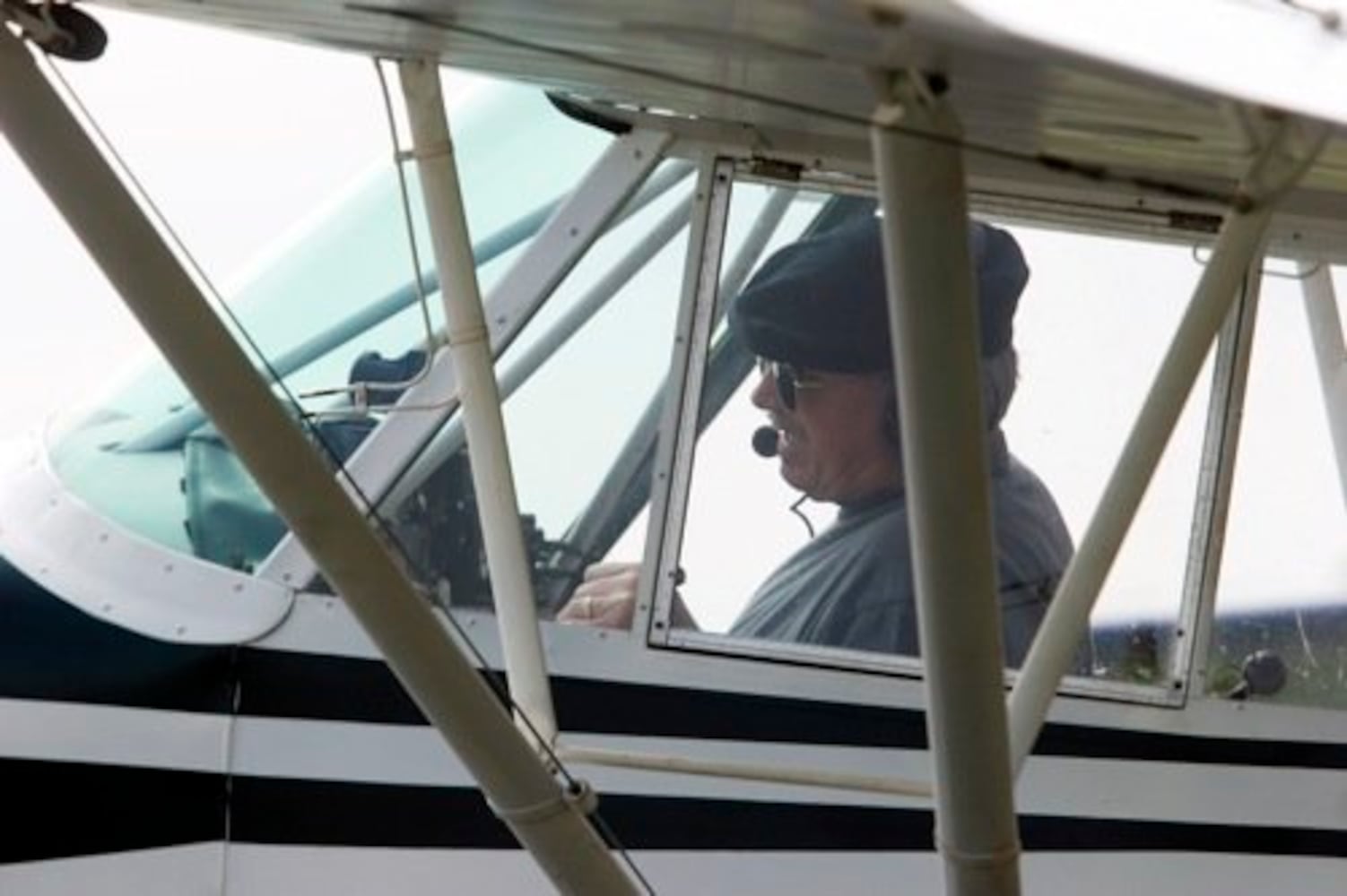 Aircraft fly-in at Moraine Airpark