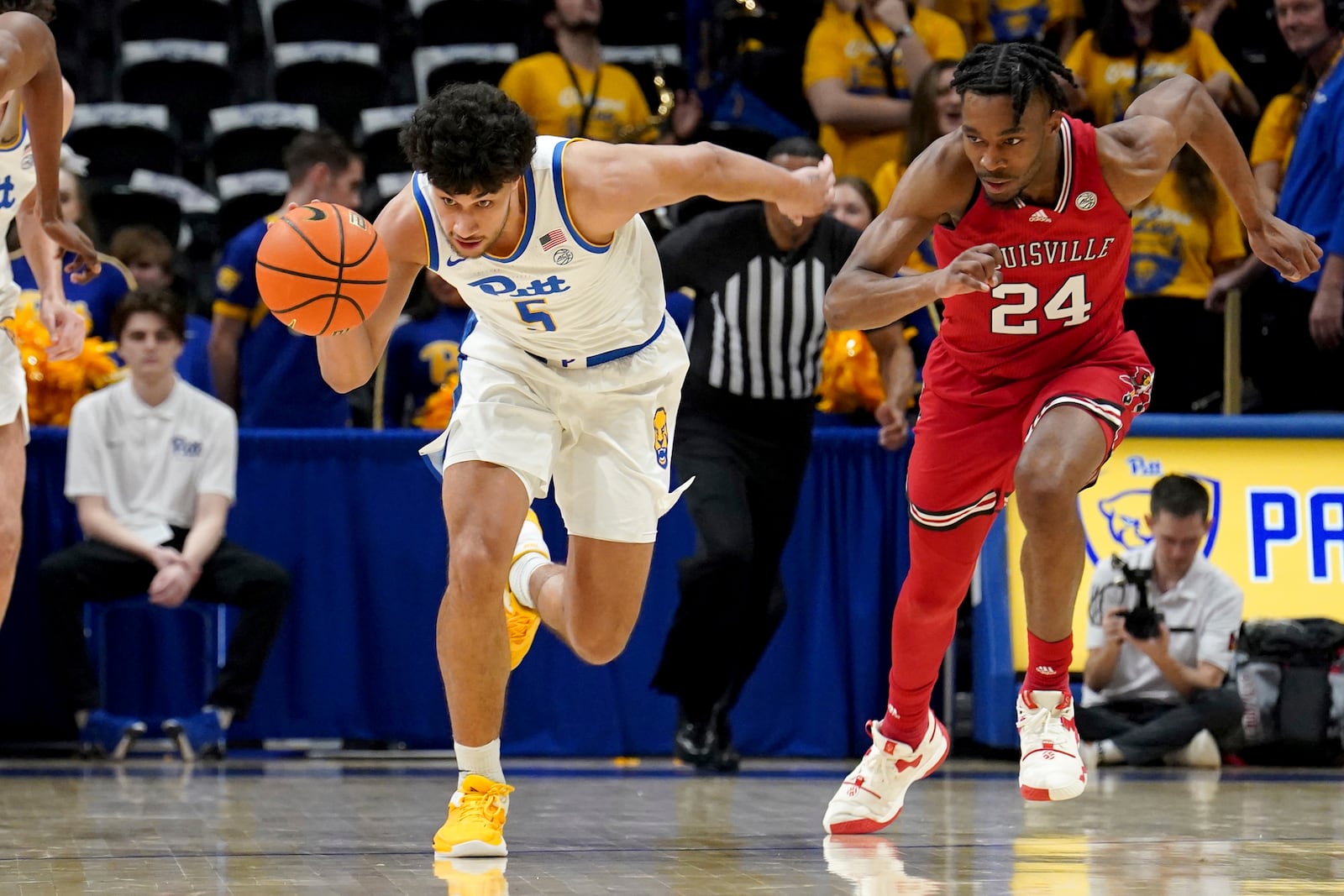 Pittsburgh forward Nate Santos (5) steals the ball next to Louisville forward Jae'Lyn Withers (24) during the second half of an NCAA college basketball game in Pittsburgh, Tuesday, Feb. 7, 2023. Pittsburgh won 91-57. (AP Photo/Matt Freed)