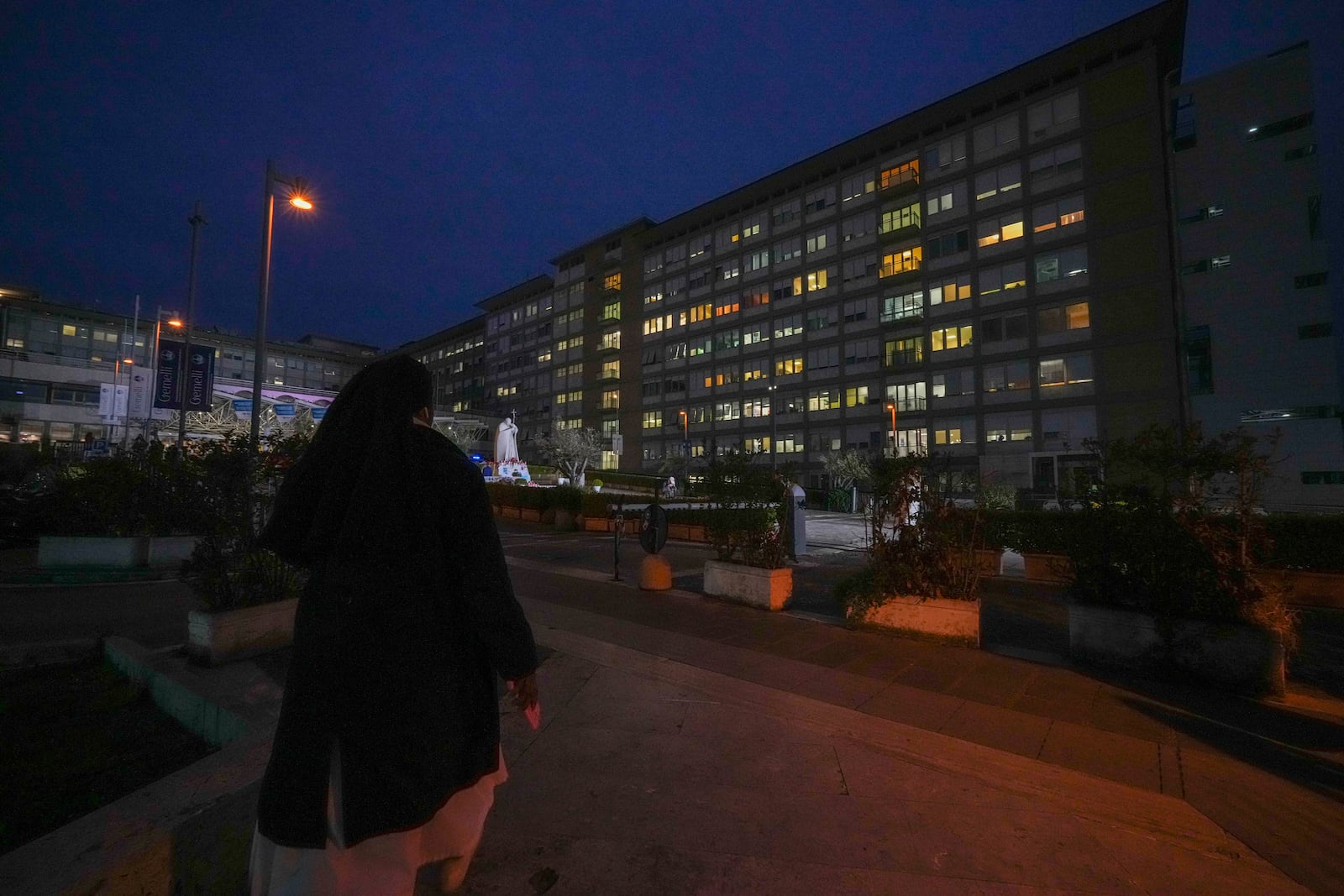 A nun prays for Pope Francis in front of the Agostino Gemelli Polyclinic, in Rome, Friday, March 7, 2025, where the Pontiff is hospitalized since Friday, Feb. 14. (AP Photo/Andrew Medichini)