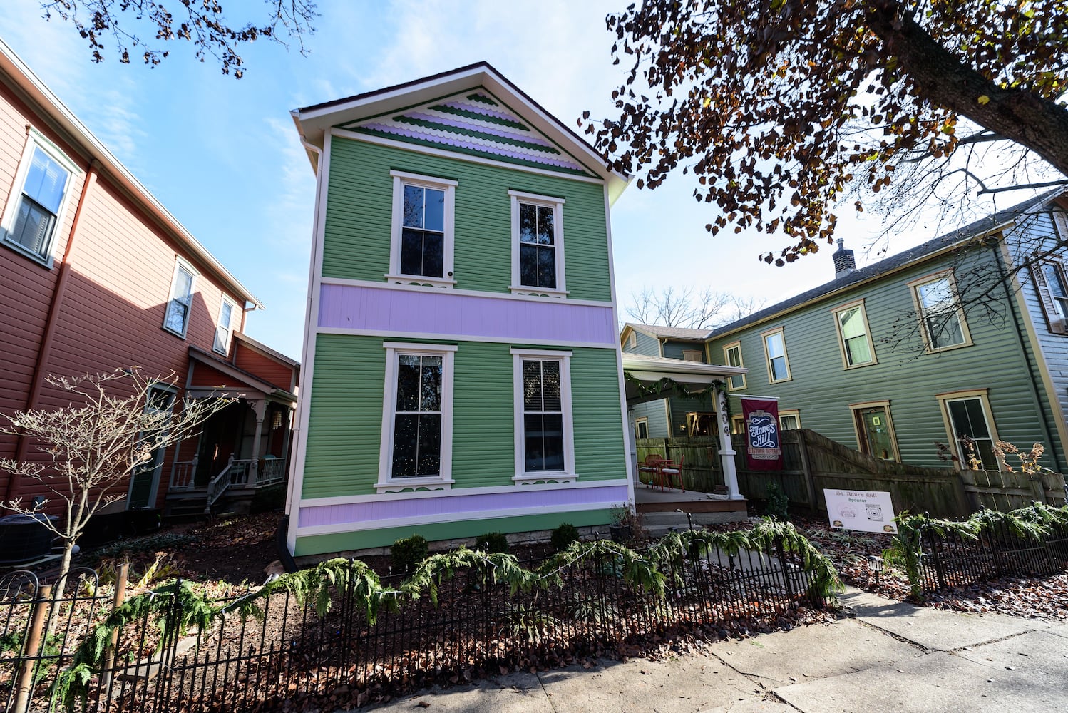 PHOTOS: A Dickens of a Christmas St. Anne’s Hill Holiday Home Tour 2024