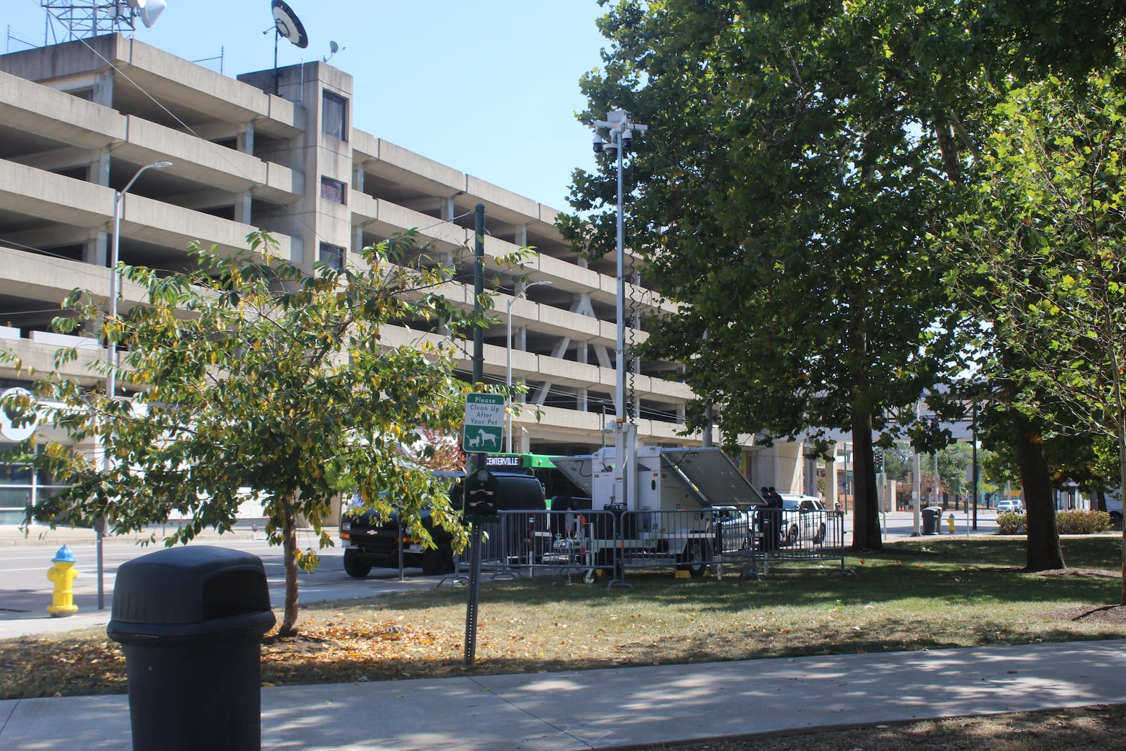 Dayton police placed a mobile surveillance trailer at the southwest corner of the intersection of East Fourth and South Jefferson streets on Wednesday, Sept. 20, 2023. The trailer, which has cameras on the top of a tall pole, was parked at that location one day after two people were shot on the 100 block of South Jefferson Street. CORNELIUS FROLIK / STAFF