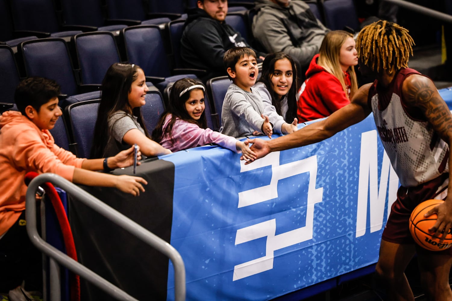 First Four teams practice, meet fans in Dayton