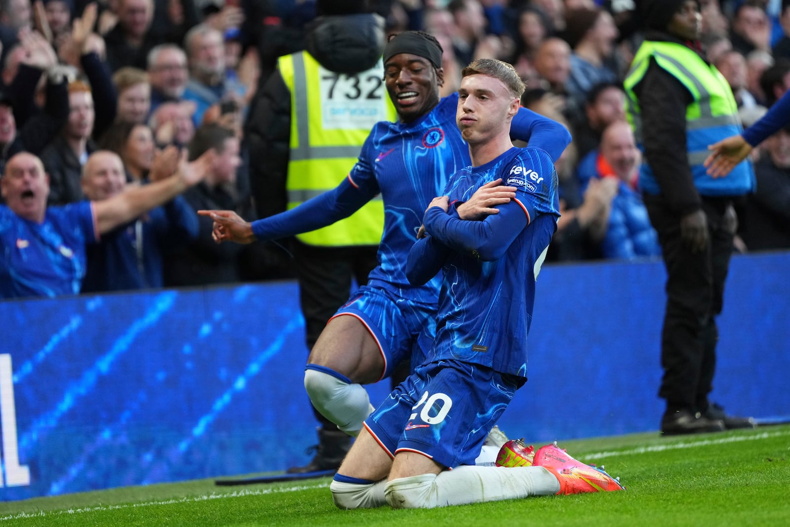 Chelsea's Cole Palmer, right, celebrates after scoring his side's third goal during the English Premier League soccer match between Chelsea and Aston Villa at the Stamford Bridge stadium in London, Sunday, Dec. 1, 2024. (AP Photo/Kirsty Wigglesworth)