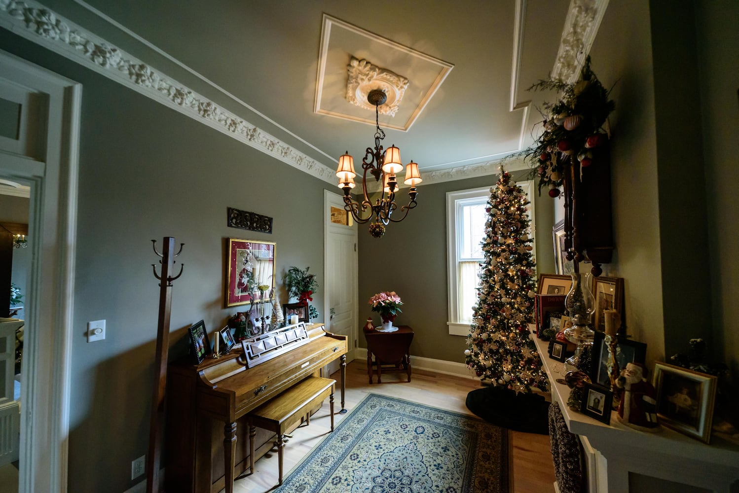 PHOTOS: A Dickens of a Christmas St. Anne’s Hill Holiday Home Tour