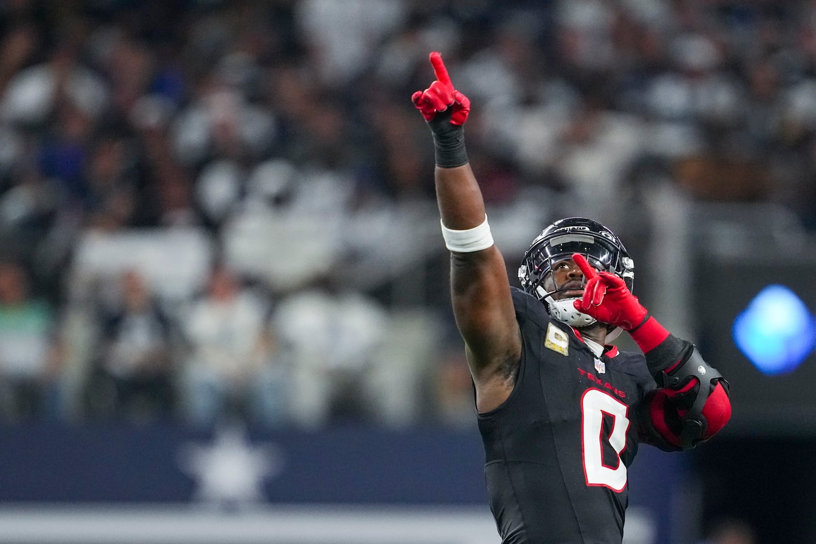 Houston Texans linebacker Azeez Al-Shaair reacts after a play against the Dallas Cowboys during the second half of an NFL football game, Monday, Nov. 18, 2024, in Arlington, Texas. (AP Photo/Tony Gutierrez)