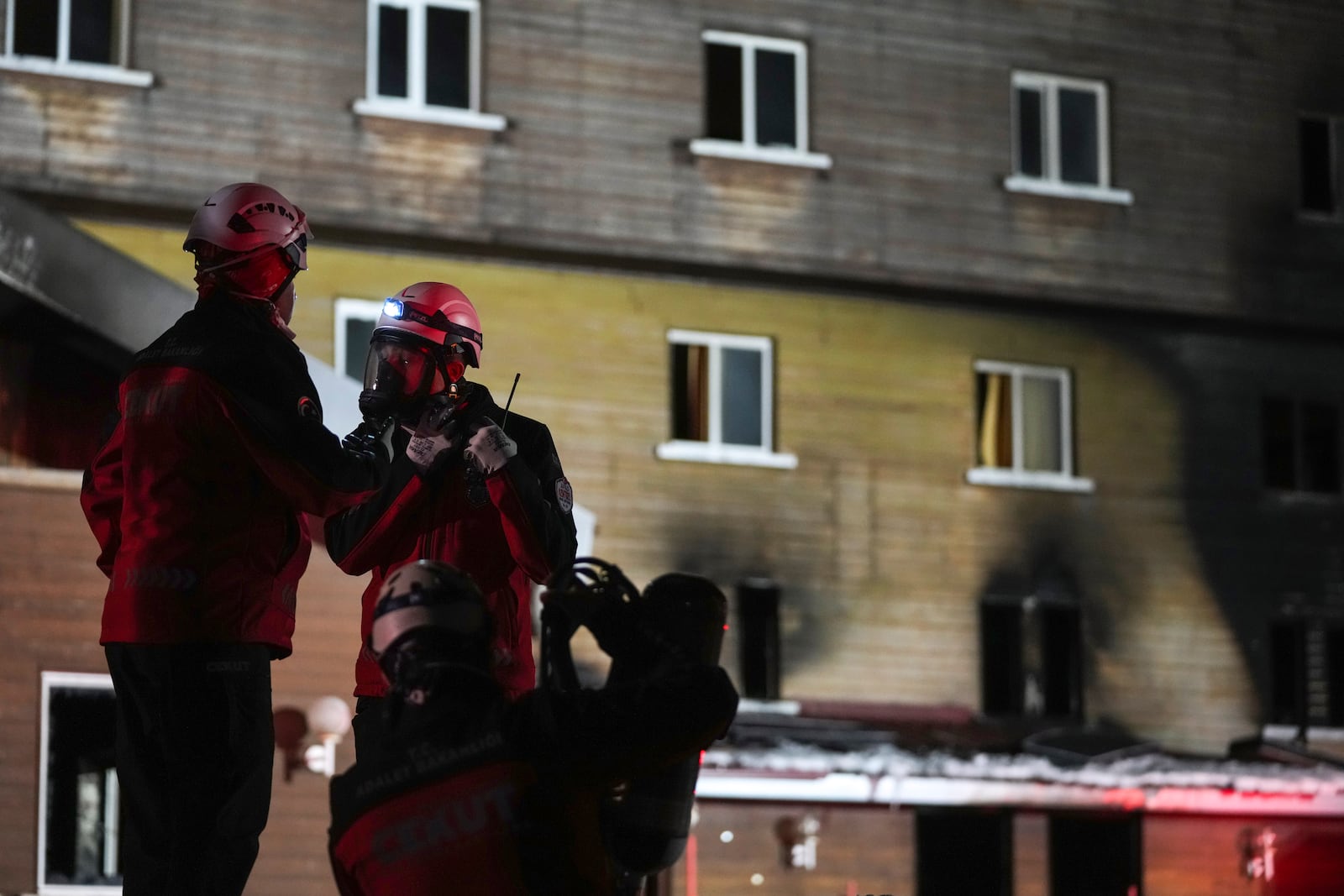 Firefighters and emergency teams work after a fire that broke out at a hotel in the ski resort of Kartalkaya, located in Bolu province, northwest Turkey, on Tuesday, Jan. 21, 2025. (AP Photo/Francisco Seco)