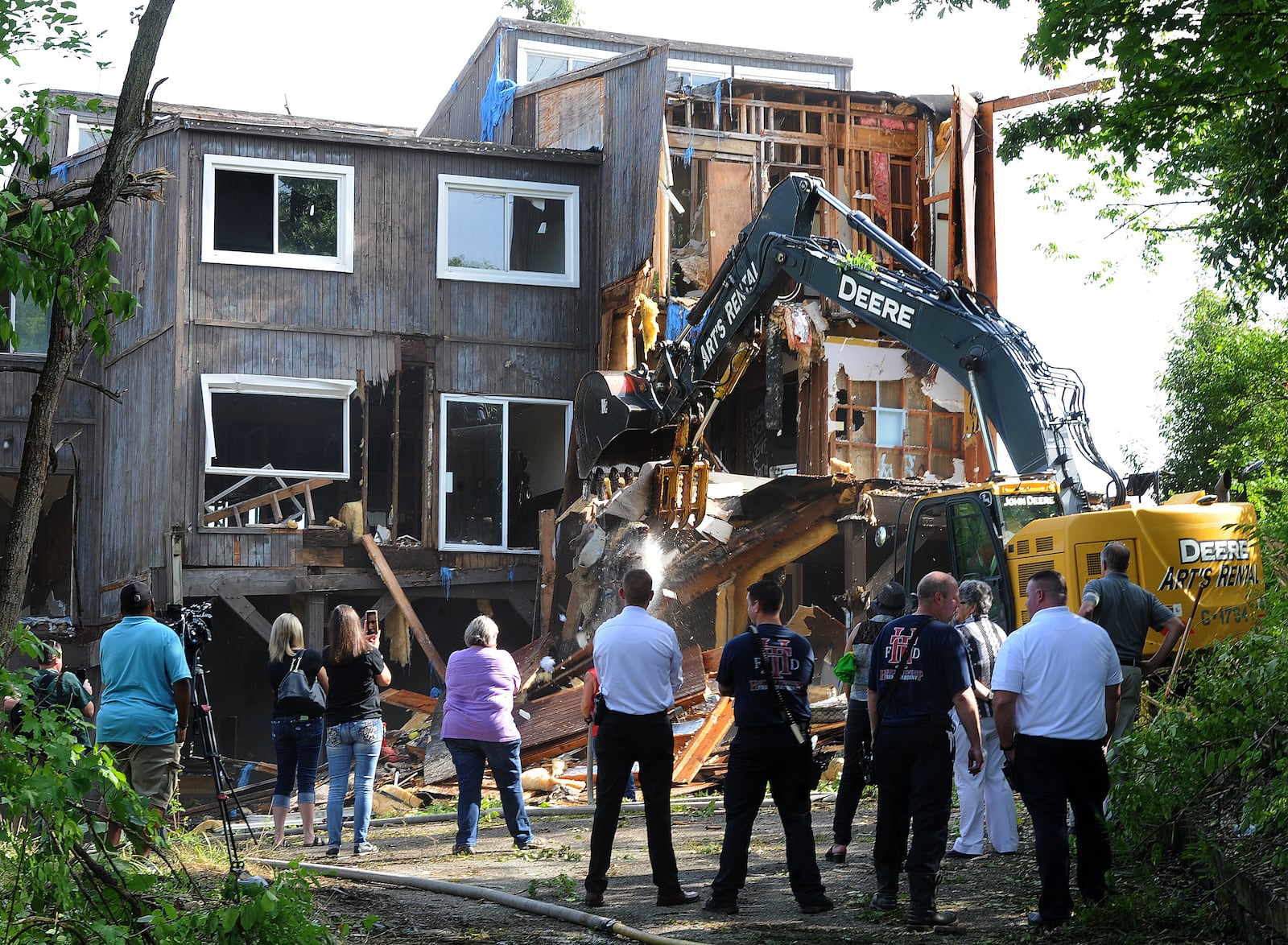 Demolition began on a  five-unit condominium on Lofty Oaks Lane in Harrison Township Friday Aug. 5, 2022. The condominium was damage by a tornado Memorial Day 2019. MARSHALL GORBY\STAFF