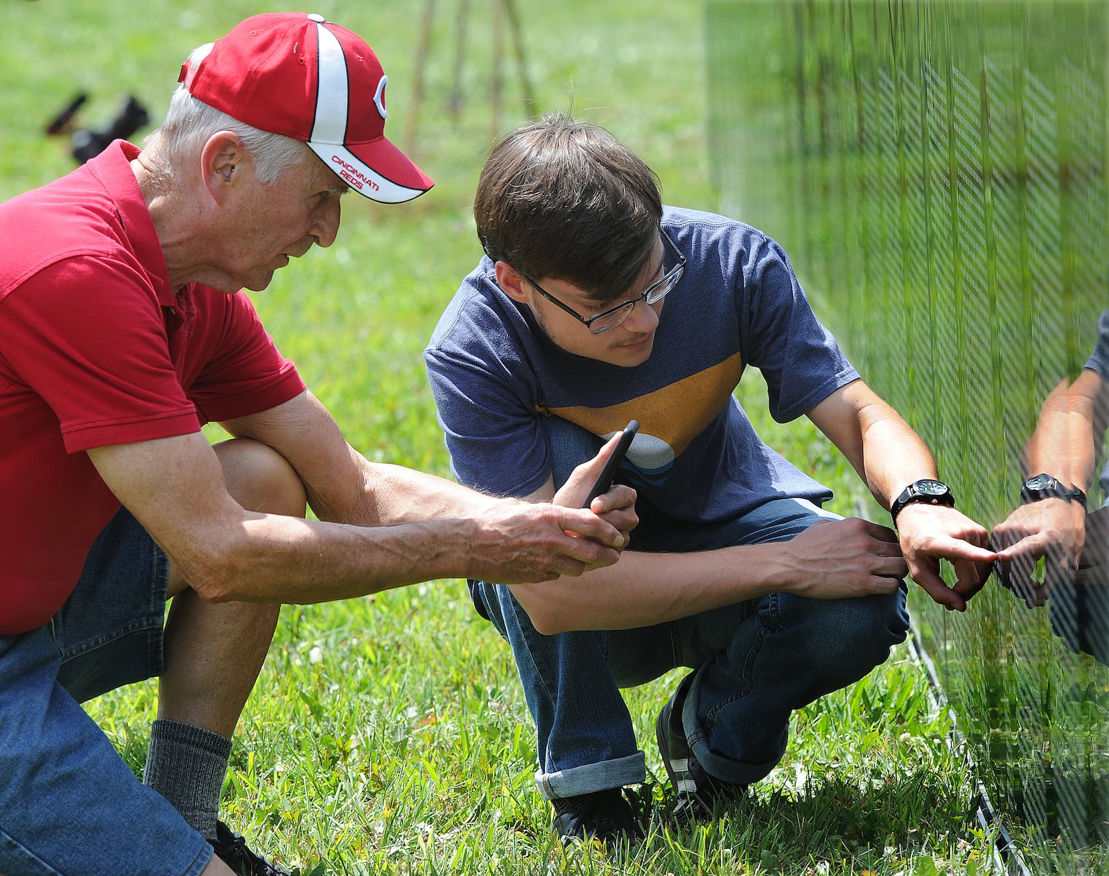 Simon Resterpo, 17, helps J.D. Wetterling find a names on the American Veterans Traveling Tribute Vietnam Memorial Friday Aug. 19, 2022 at the National Museum of the United States Air Force.  Wetterling, a Vietnam veteran, has 8 friends on the wall. MARSHALL GORBY / STAFF