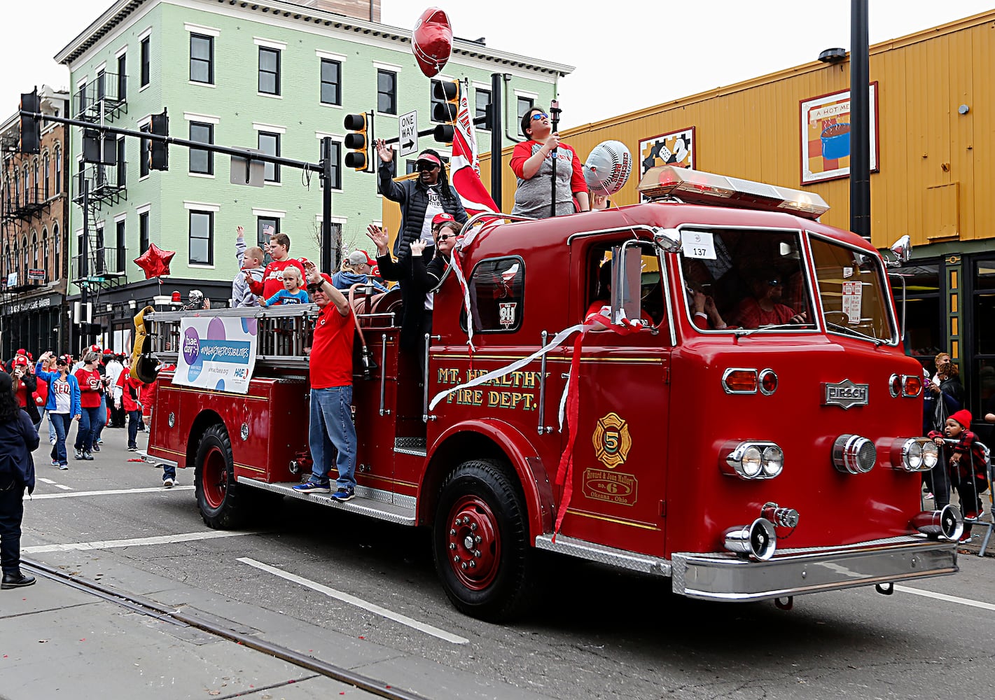 PHOTOS: Cincinnati Reds Opening Day Parade