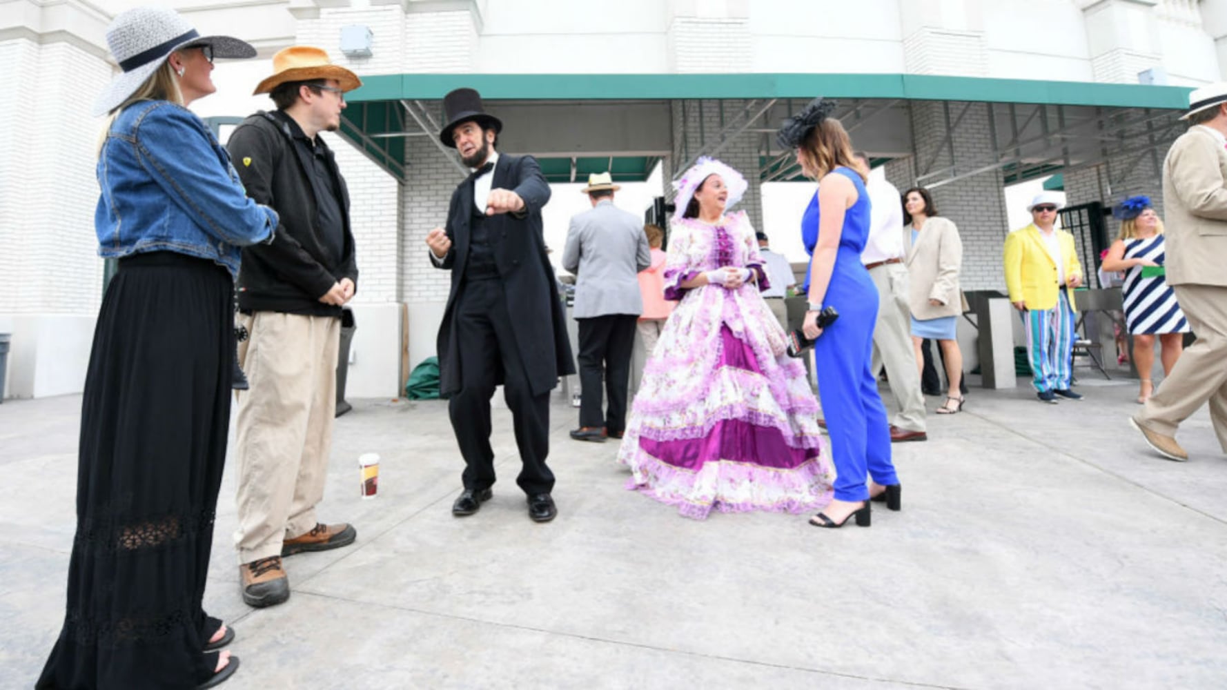 kentucky derby 2019 hats, outfits