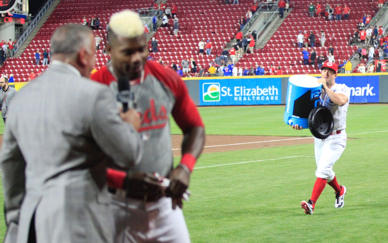 Photos: Reds celebrate Yasiel Puig's walk-off hit