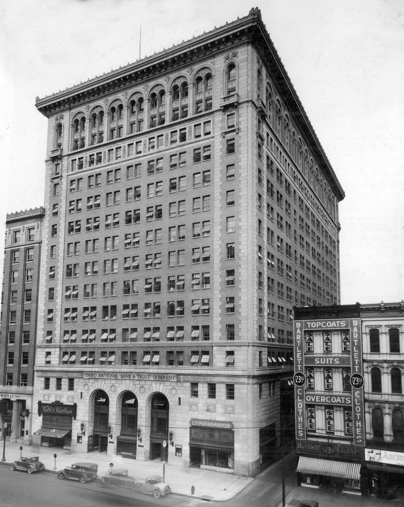 The Third National Bank building at North Main Street between Second and Third Streets. DAYTON METRO LIBRARY