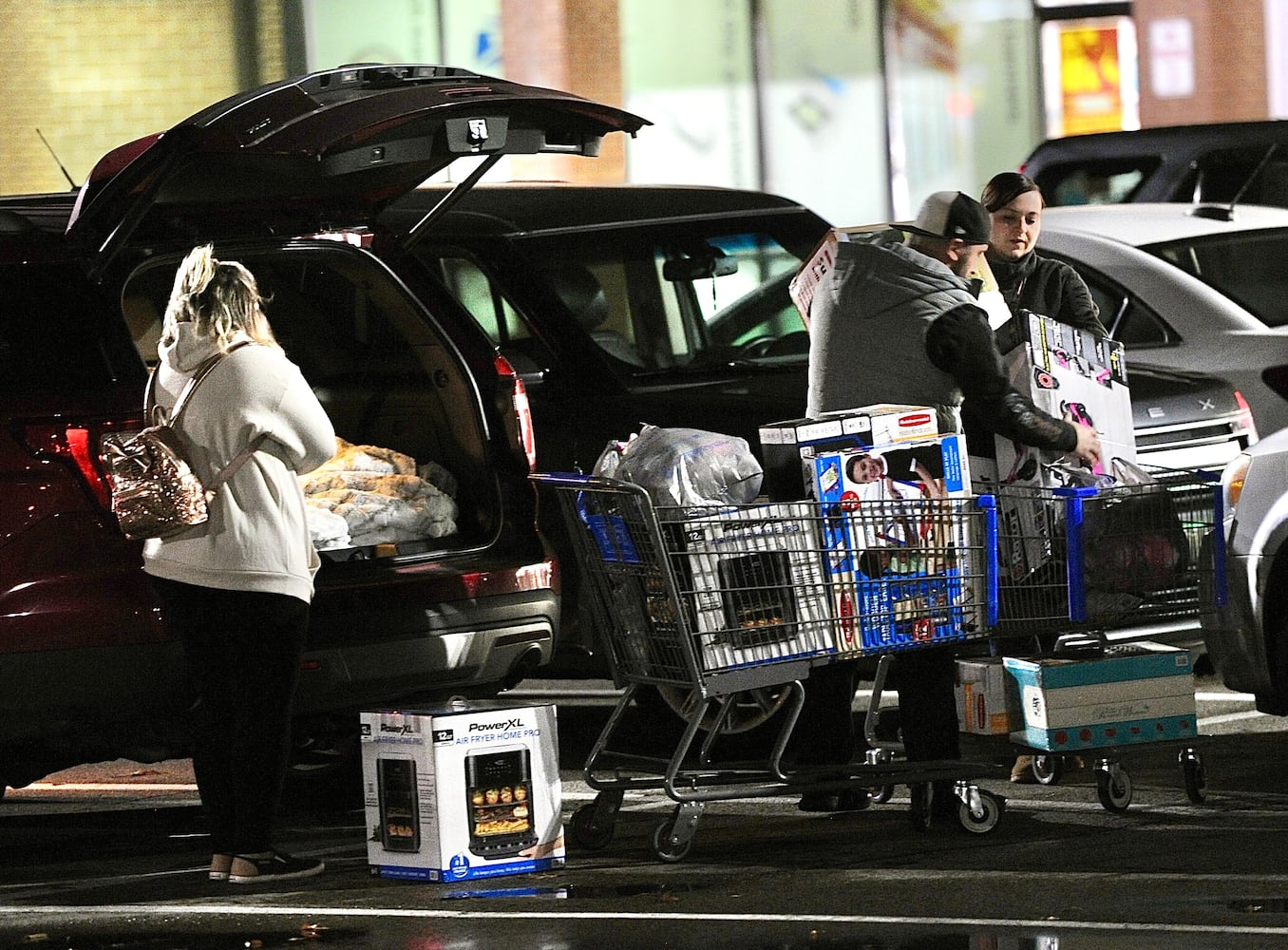 PHOTOS: 2021 Black Friday shopping