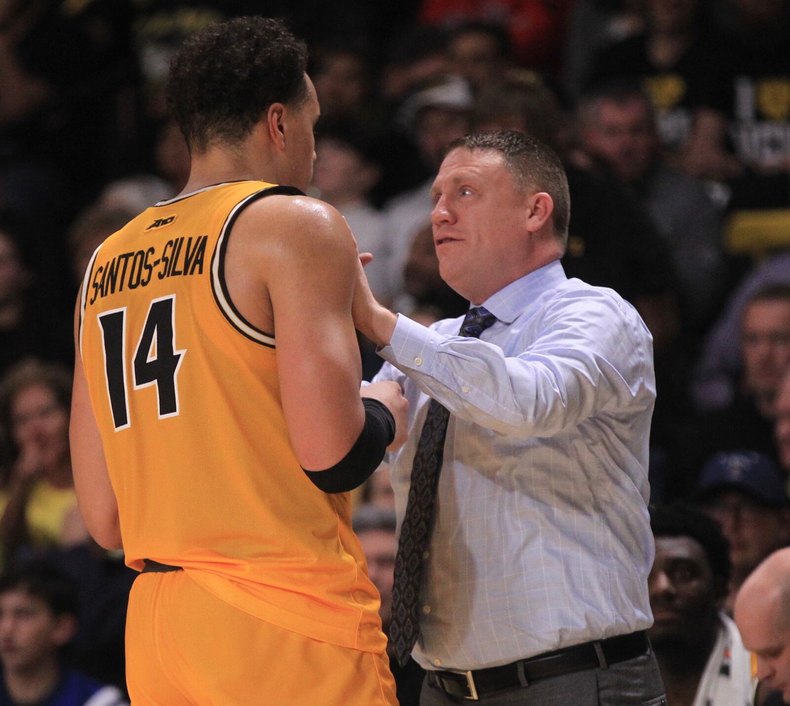 Virginia Commonwealth coach Mike Rhoades talks to Marcus Santos-Silva during a game against Dayton on Tuesday, Feb. 18, 2020, at the Siegel Center in Richmond, Va.