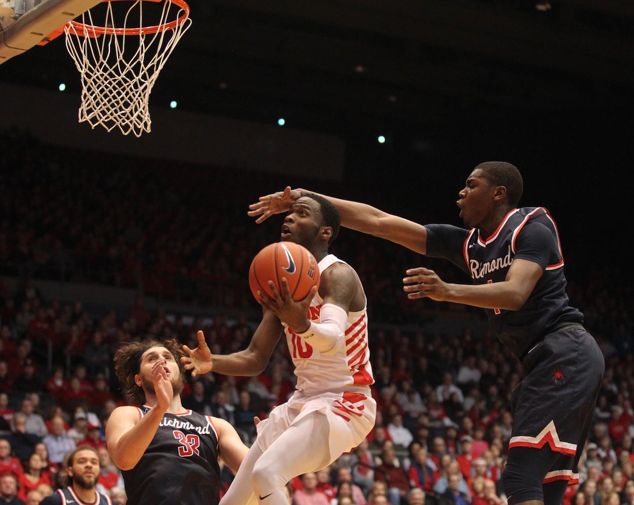 Twenty photos: Dayton Flyers rout Richmond Spiders