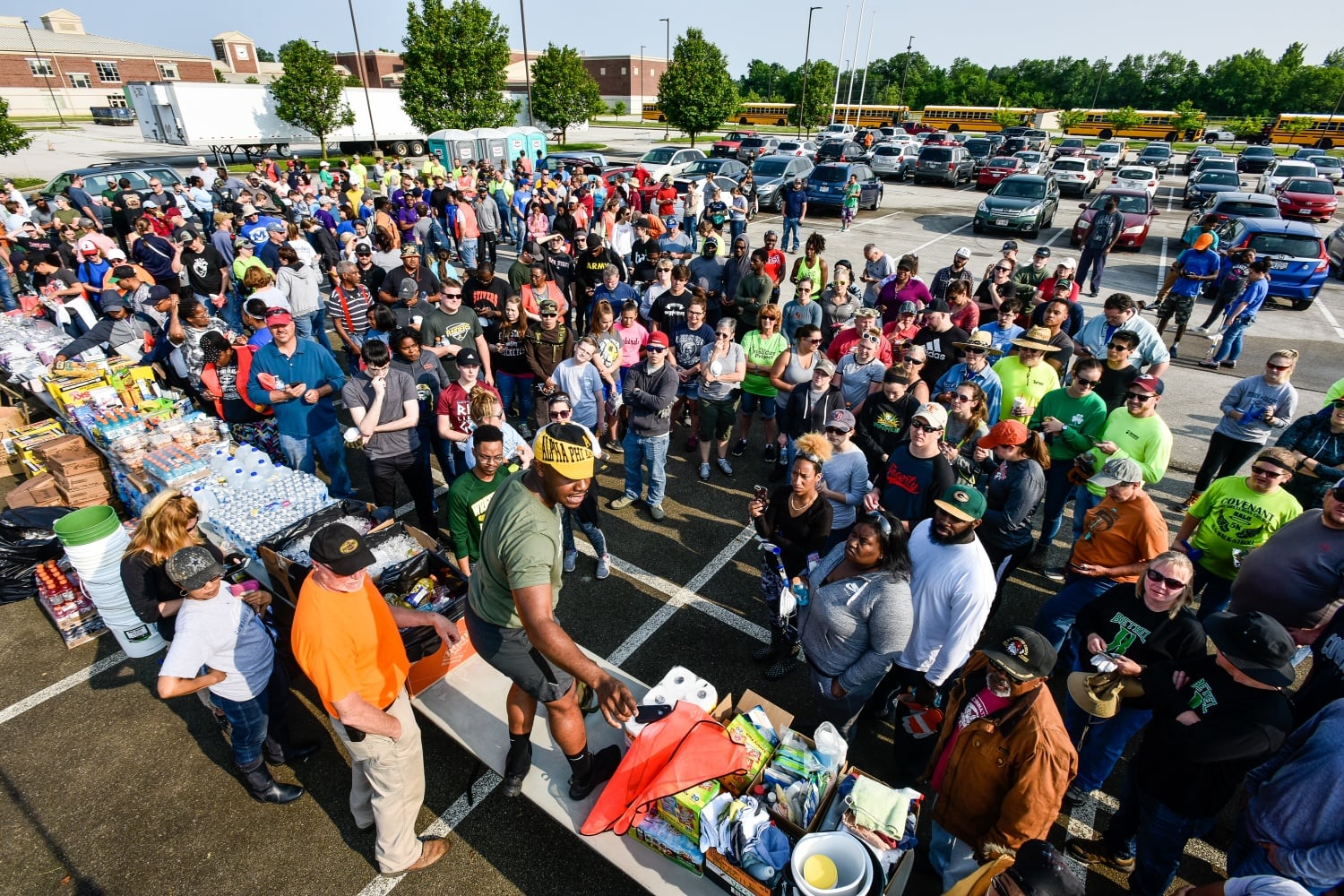 PHOTOS: Volunteers help tornado-damaged communities