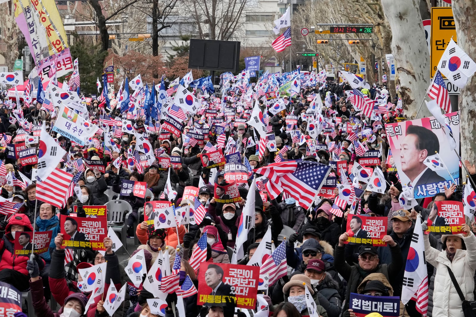 Supporters of impeached South Korean President Yoon Suk Yeol stage a rally to oppose his impeachment near the Constitutional Court in Seoul, South Korea, Tuesday, Feb. 25, 2025. (AP Photo/Ahn Young-joon)