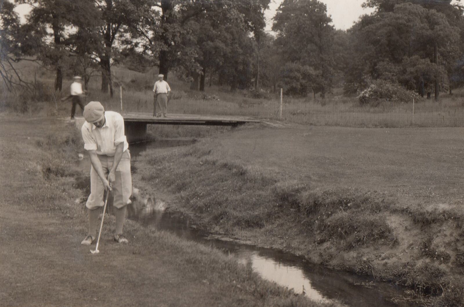 Chipping onto the #1 green at MacGregor Park Golf Course in 1932.  DAYTON DAILY NEWS ARCHIVE