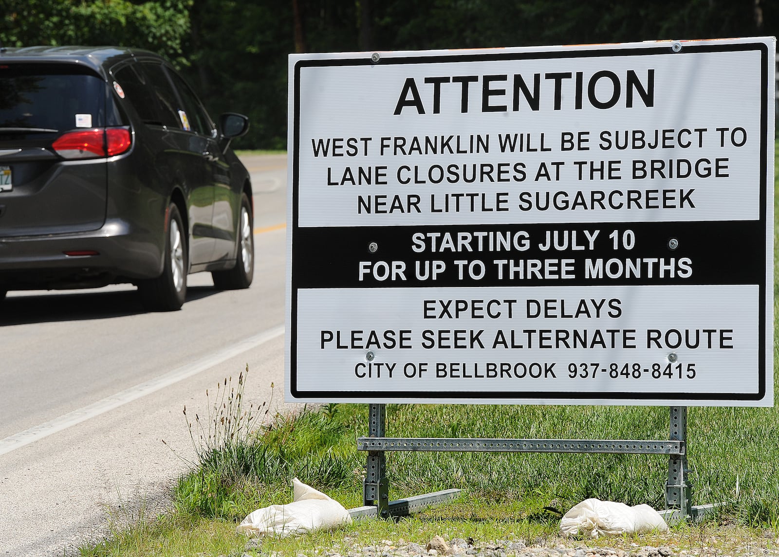 A sign alerts drivers in Bellbrook of upcoming lane closures on W. Franklin Street. MARSHALL GORBY\STAFF