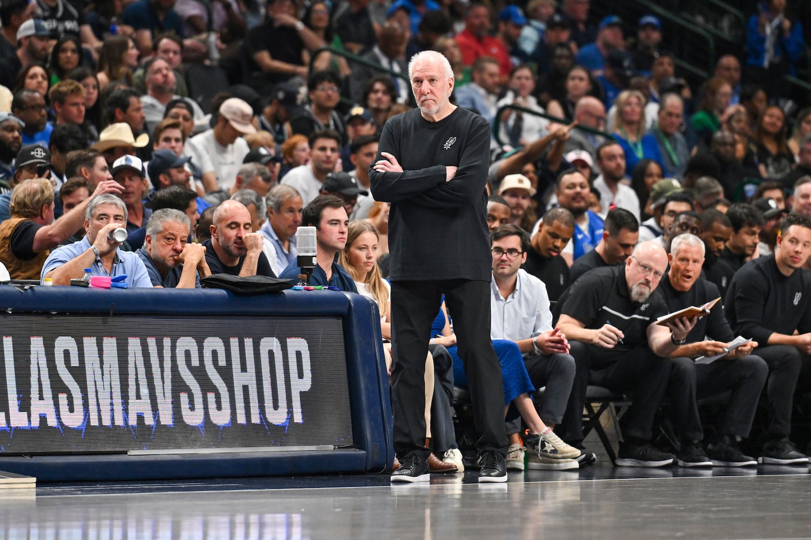 San Antonio Spurs' head coach Greg Popovich, center, watches free throws during the second half of an NBA basketball game against the Dallas Mavericks, Thursday, Oct. 24, 2024, in Dallas, Texas. (AP Photo/Albert Pena)