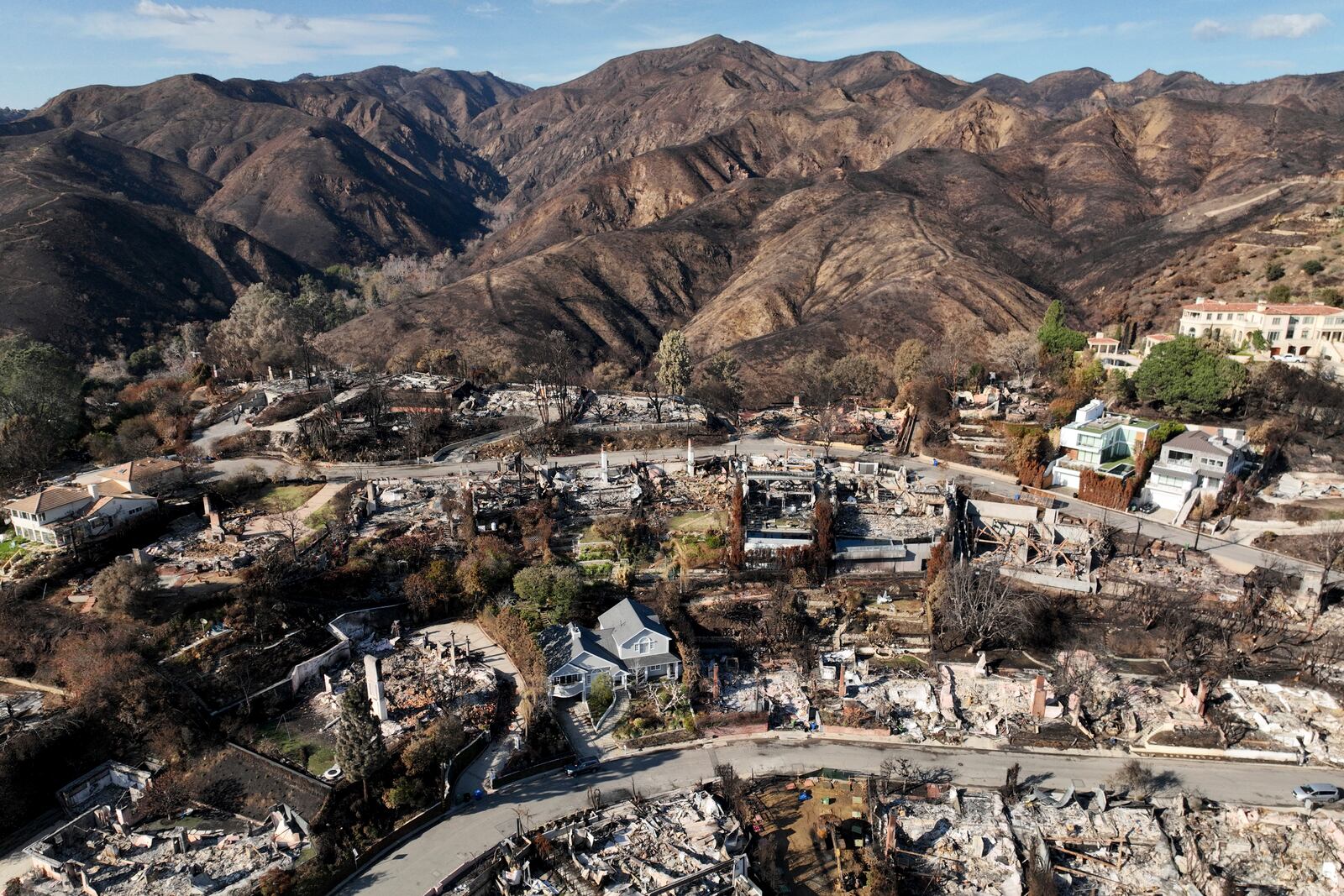 An aerial view shows the devastation left by the Palisades Fire in the Pacific Palisades section of Los Angeles, Monday, Jan. 27, 2025. (AP Photo/Jae C. Hong)