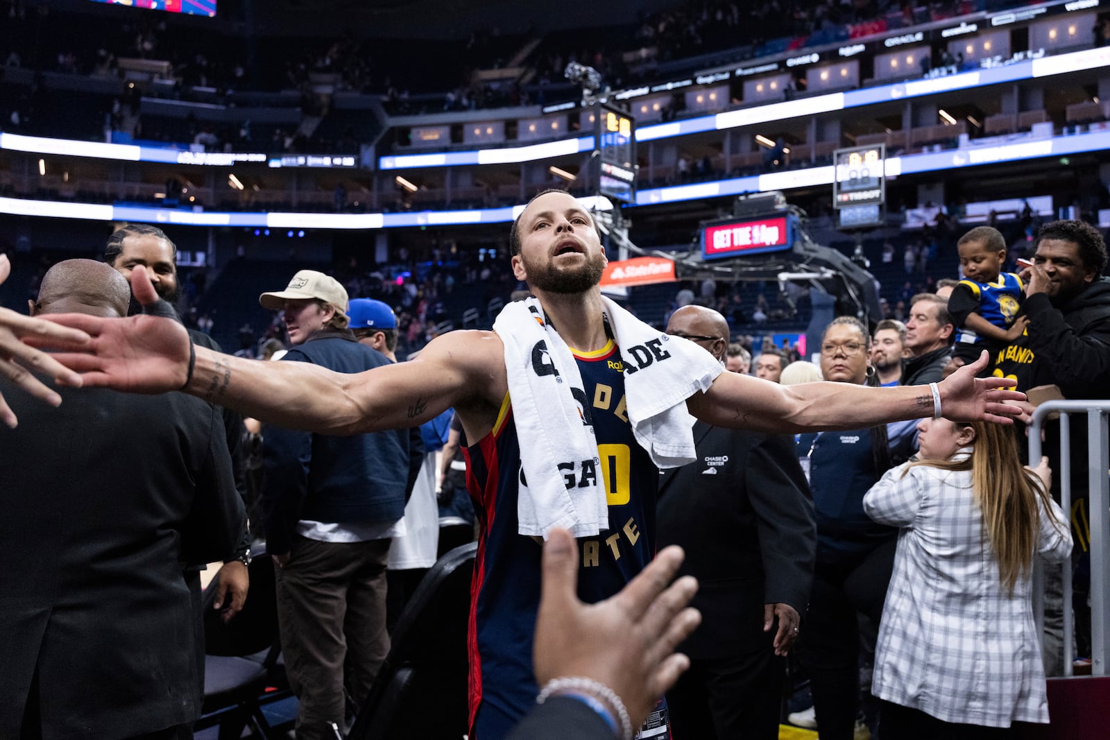 Golden State Warriors guard Stephen Curry walks off the court after an NBA basketball game against the Oklahoma City Thunder Wednesday, Jan. 29, 2025, in San Francisco. (AP Photo/Benjamin Fanjoy)