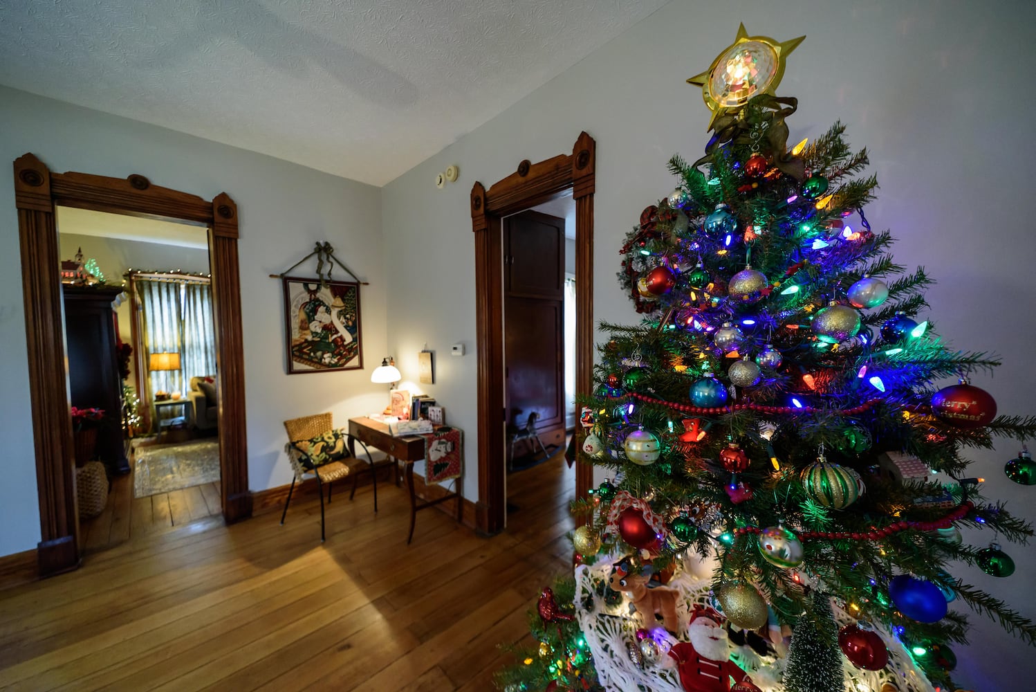 PHOTOS: A Dickens of a Christmas St. Anne’s Hill Holiday Home Tour