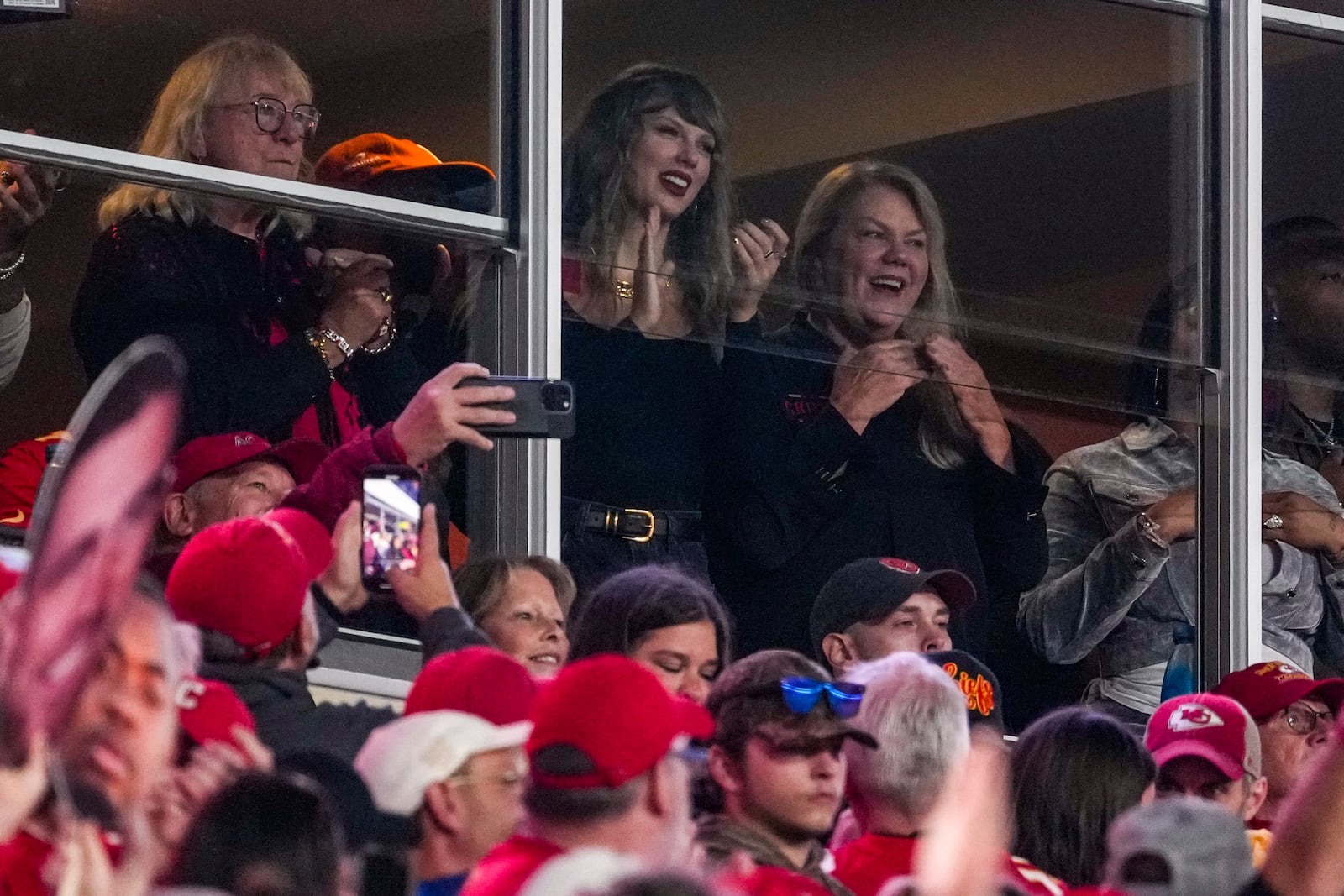 Taylor Swift, top center, watches play during the first half of an NFL football game between the Kansas City Chiefs and the Tampa Bay Buccaneers, Monday, Nov. 4, 2024, in Kansas City, Mo. (AP Photo/Ed Zurga)