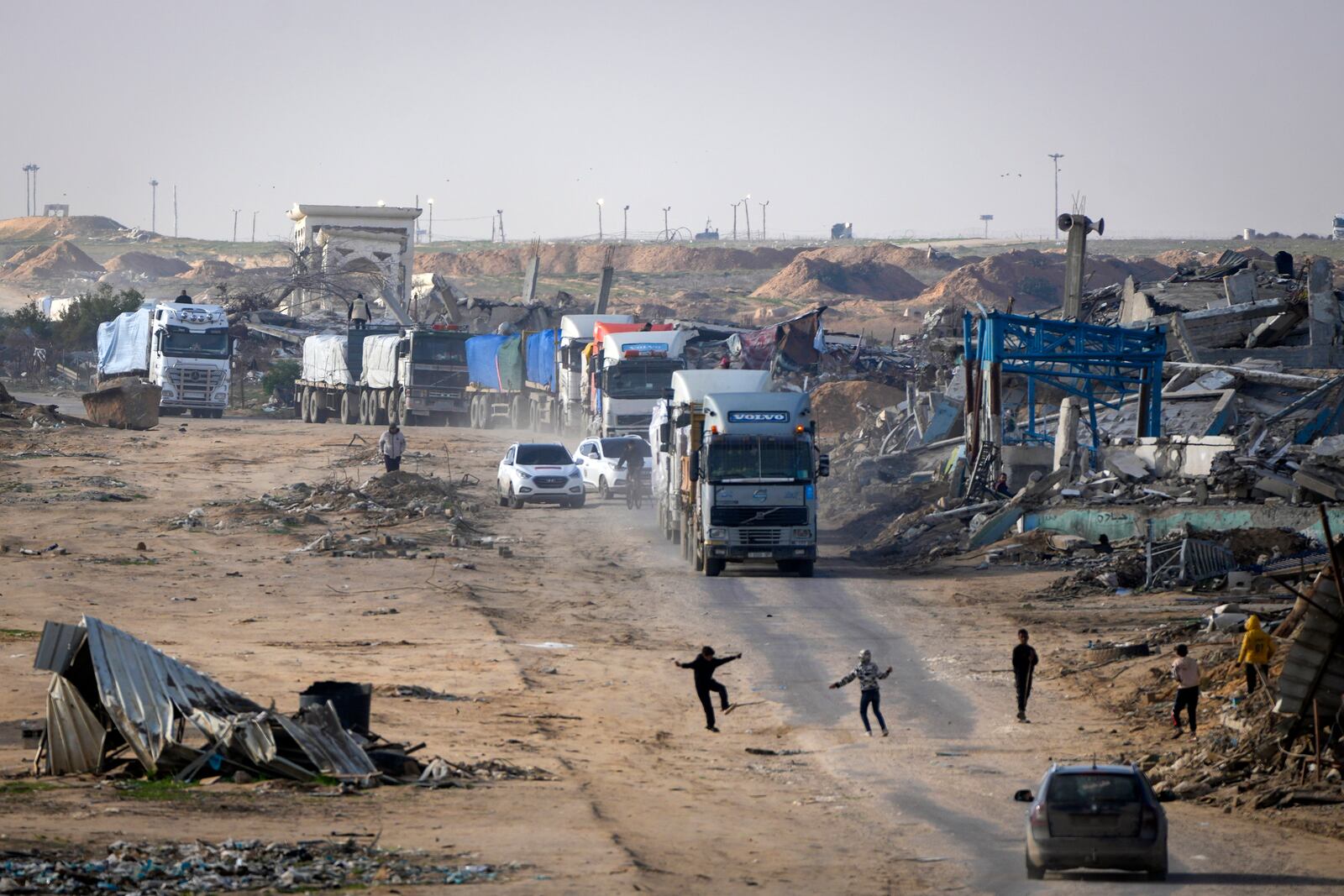 Trucks carrying humanitarian aid enter the Gaza Strip from Egypt in the southern Gaza town of Rafah, Wednesday, Feb. 12, 2025.(AP Photo/Abdel Kareem Hana)