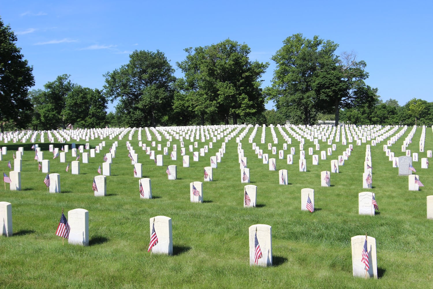 Hundreds pay Memorial Day tribute to nation’s fallen in Dayton