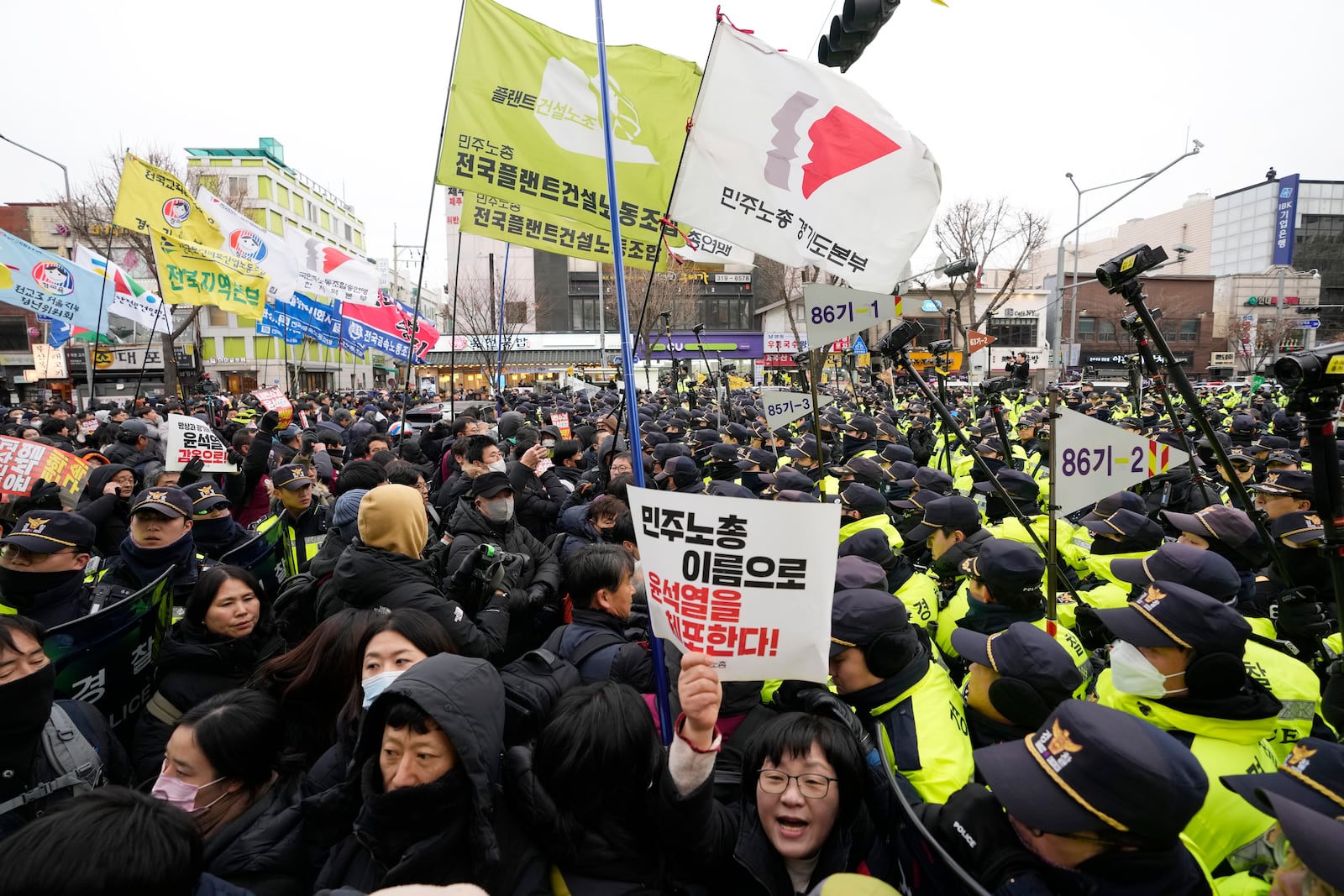 Protesters struggle with police officers as they march to the presidential office after a rally demanding South Korean President Yoon Suk Yeol's impeachment in Seoul, South Korea, Thursday, Dec. 12, 2024. (AP Photo/Ahn Young-joon)