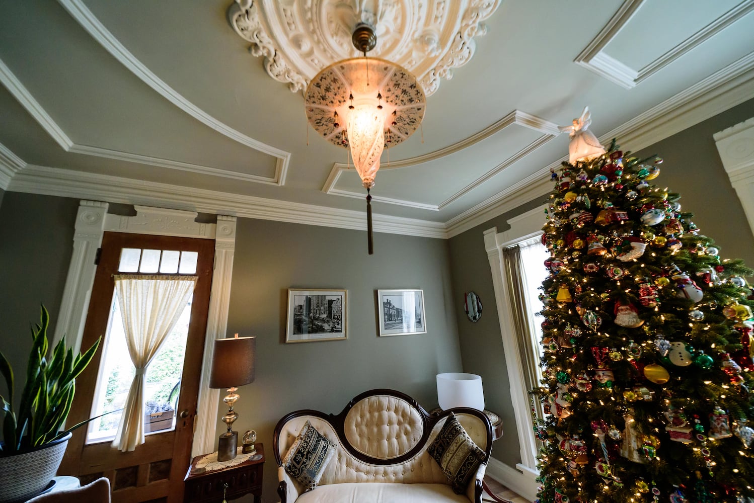 PHOTOS: A Dickens of a Christmas St. Anne’s Hill Holiday Home Tour