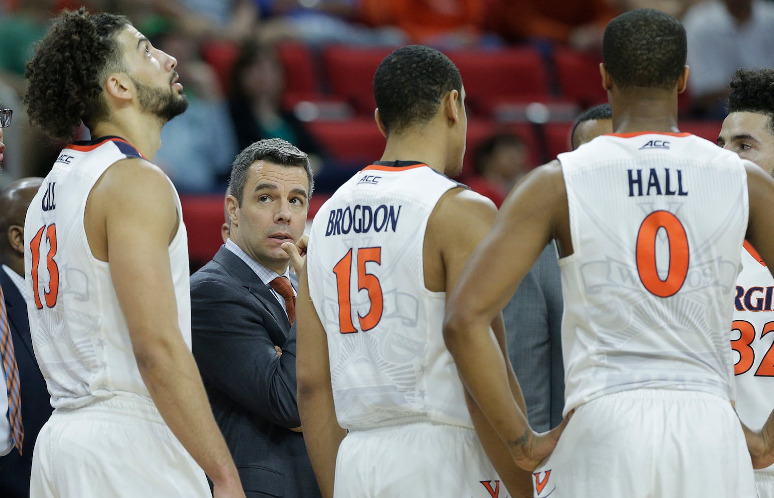 Virginia coach collapses at NCAA tourney