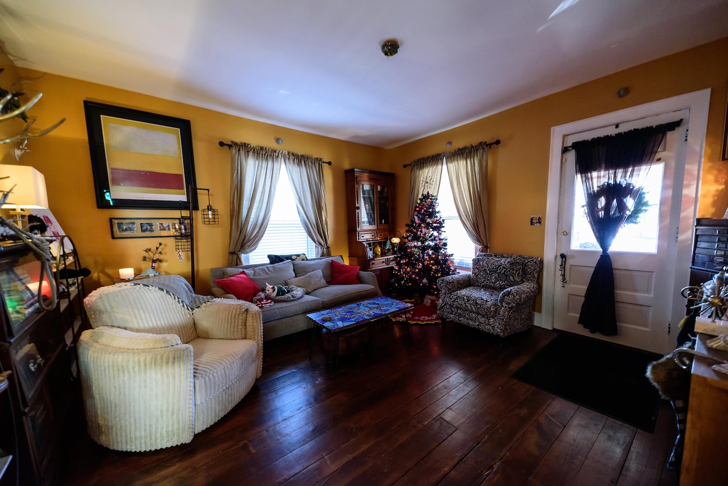 PHOTOS: A Dickens of a Christmas St. Anne’s Hill Holiday Home Tour 2024