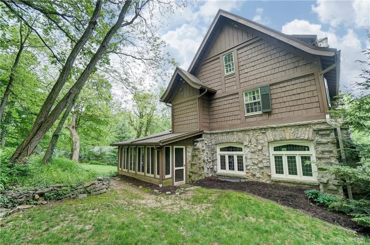 PHOTOS: $1M Oakwood manor on the market