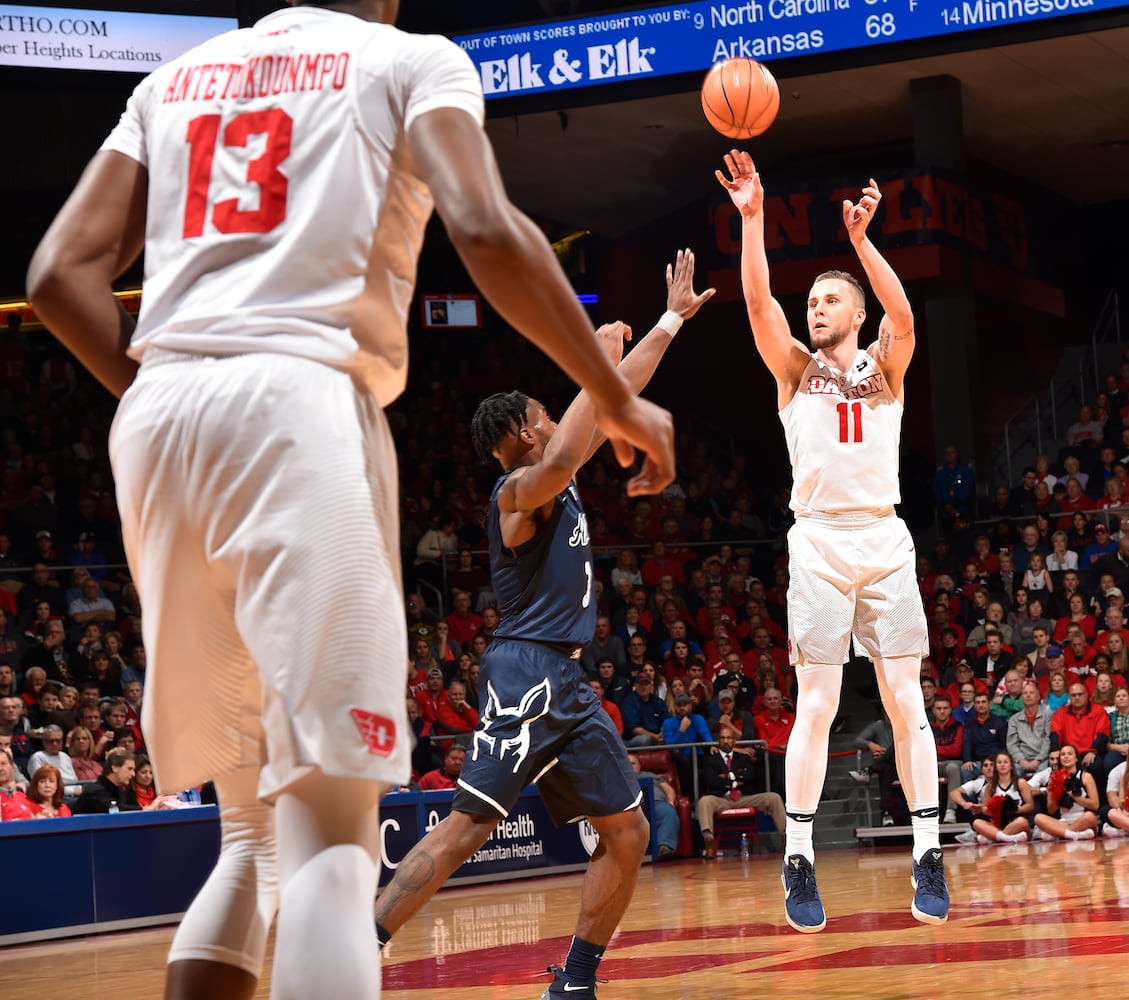 Dayton rallies past Akron