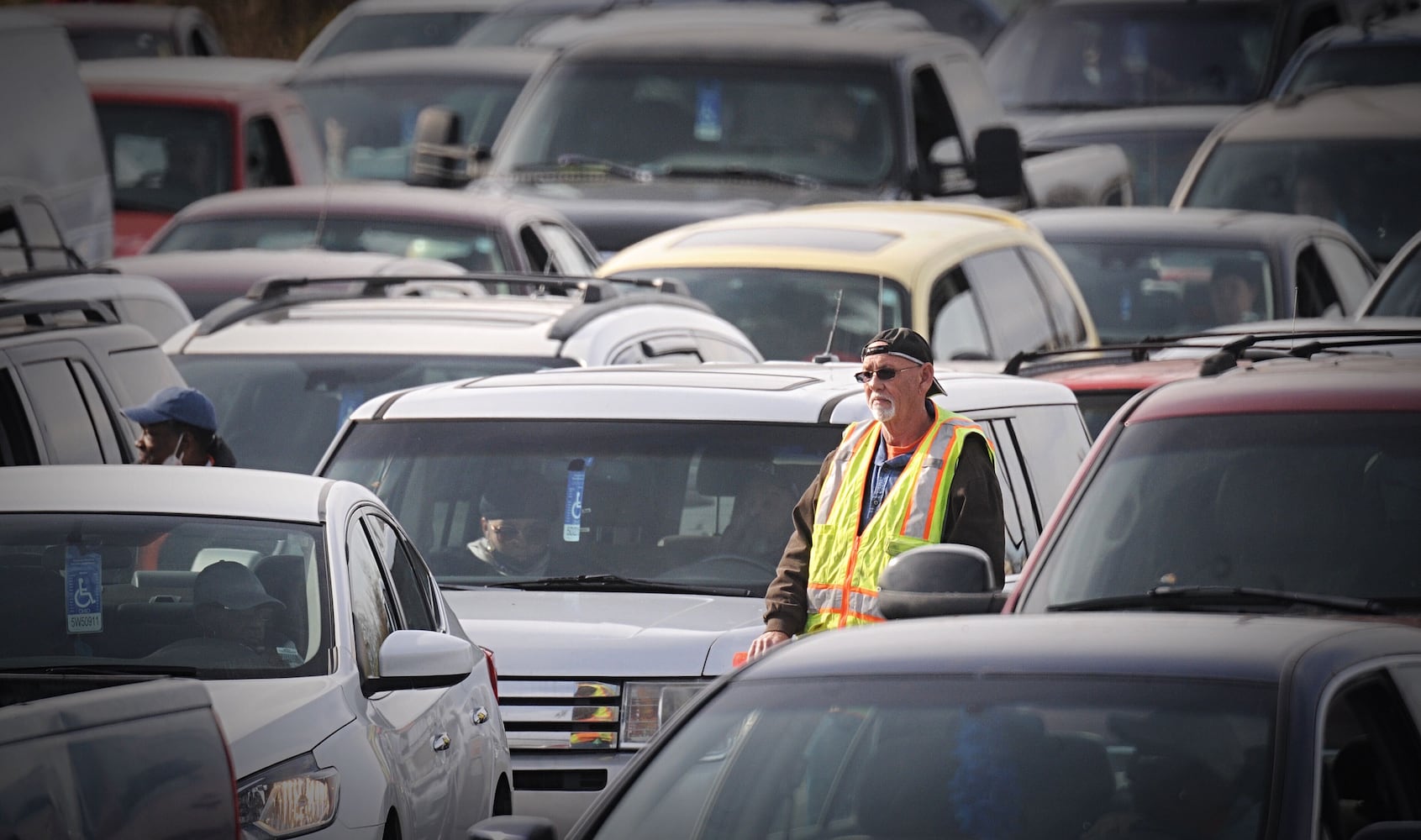 Free turkey giveaway attracts lot full of cars