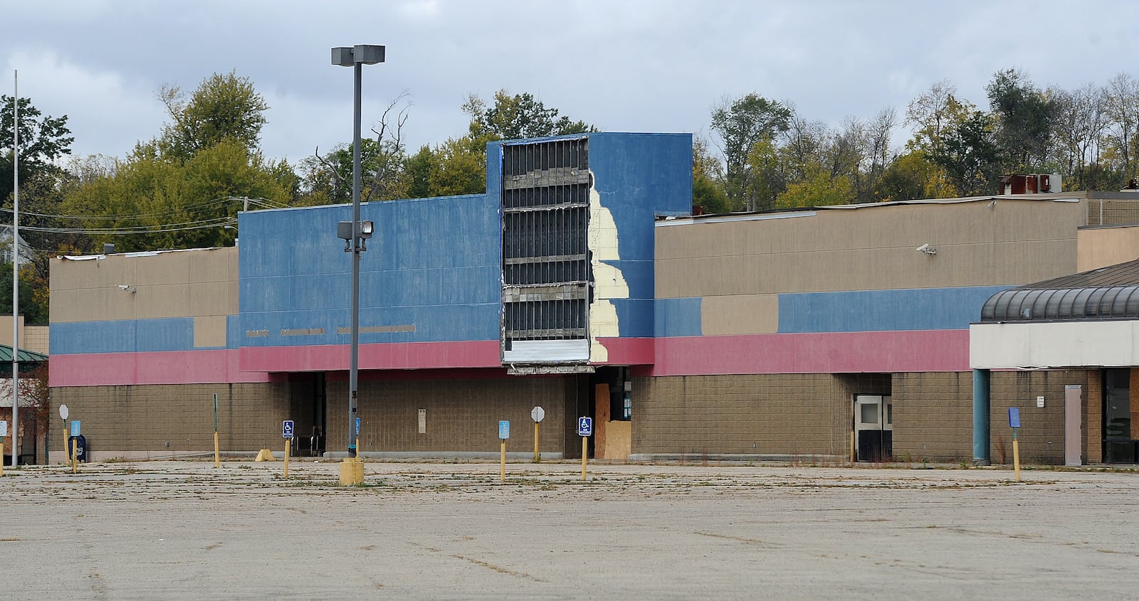 Trotwood's Salem Consumer Square was put up for auction late in 2023. MARSHALL GORBY\STAFF