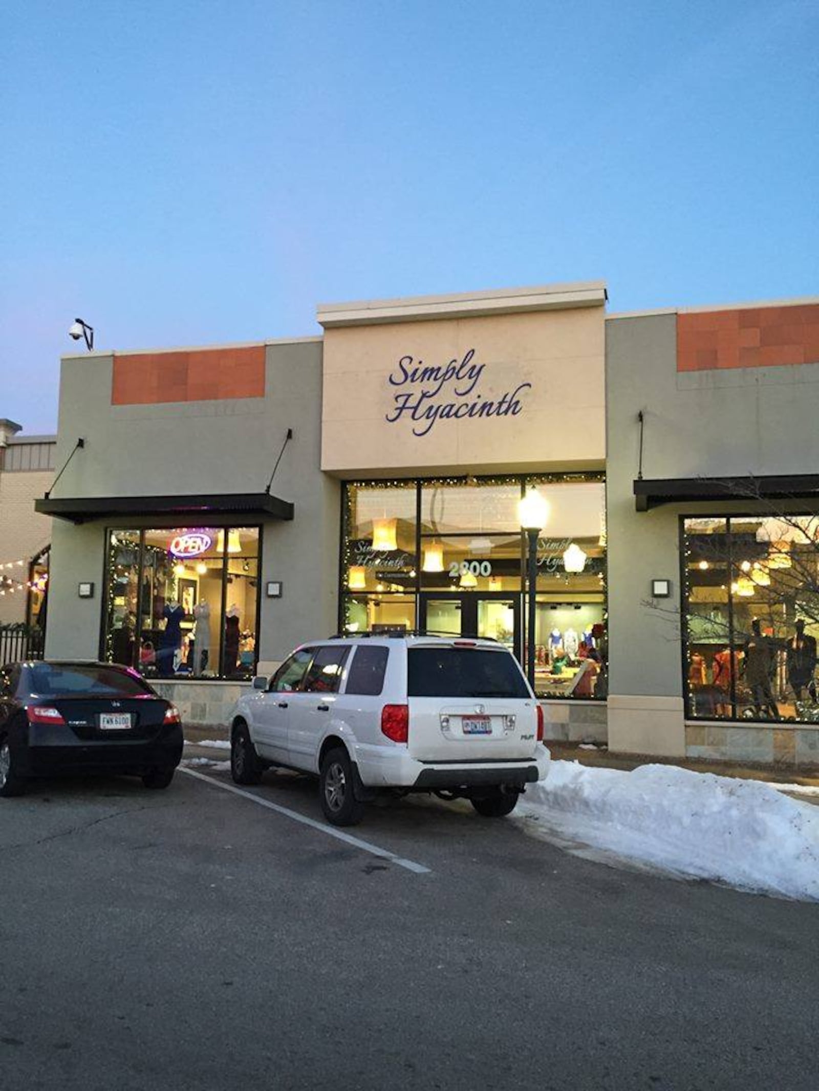 Located in front of the Dayton Mall, Simply Hyacinth offers women's and men's clothing, accessories, and jewelry as well as gift items.