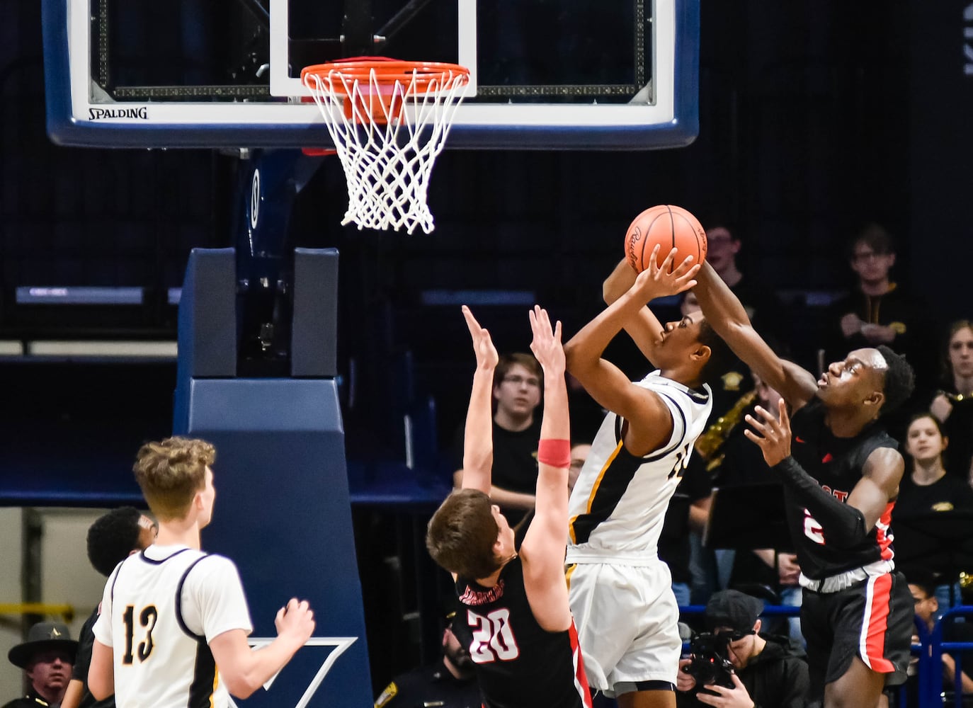 Centerville beats Lakota West in D1 boys district basketball final