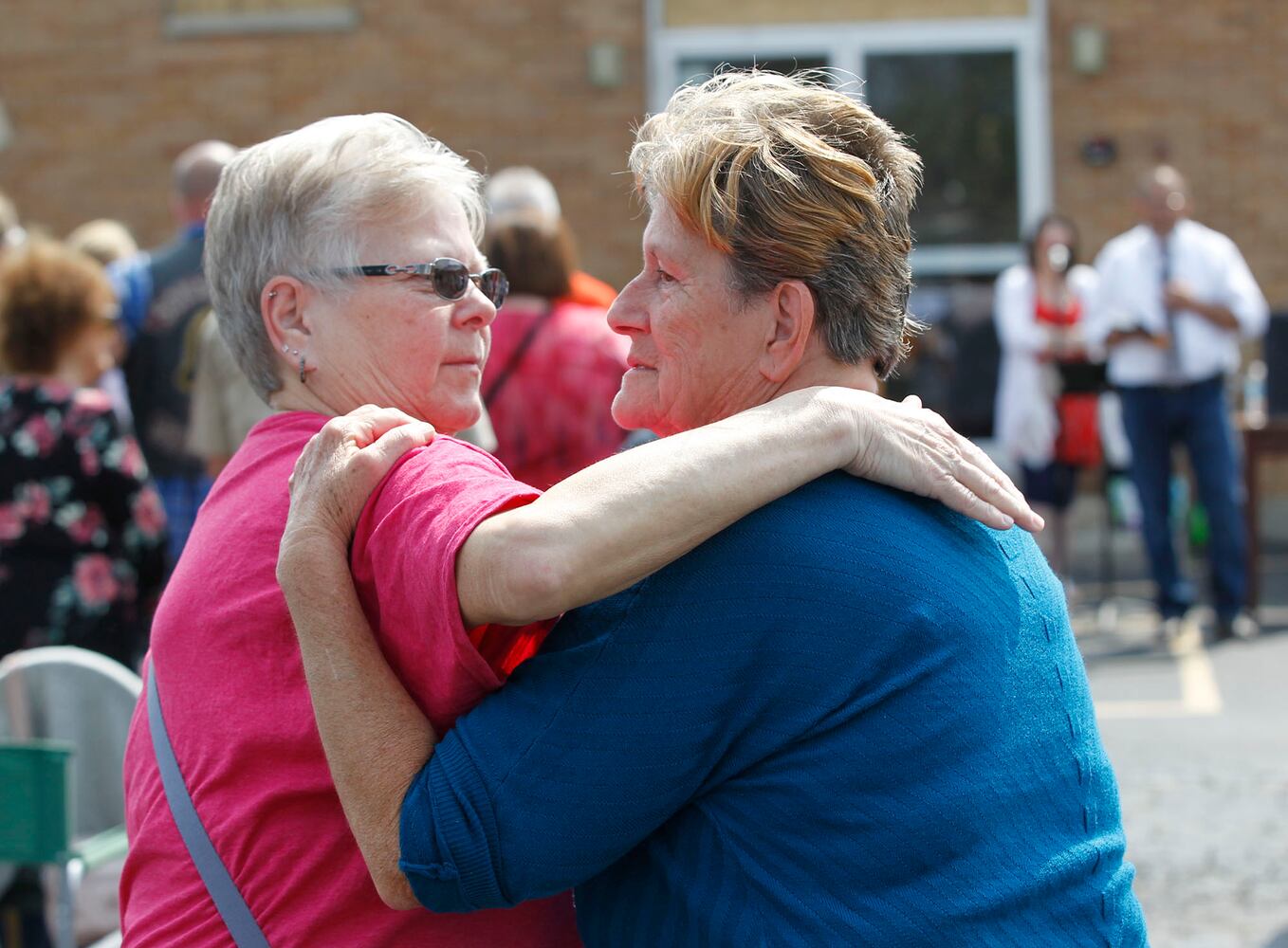 Local church hosts Sunday service outside after tornado