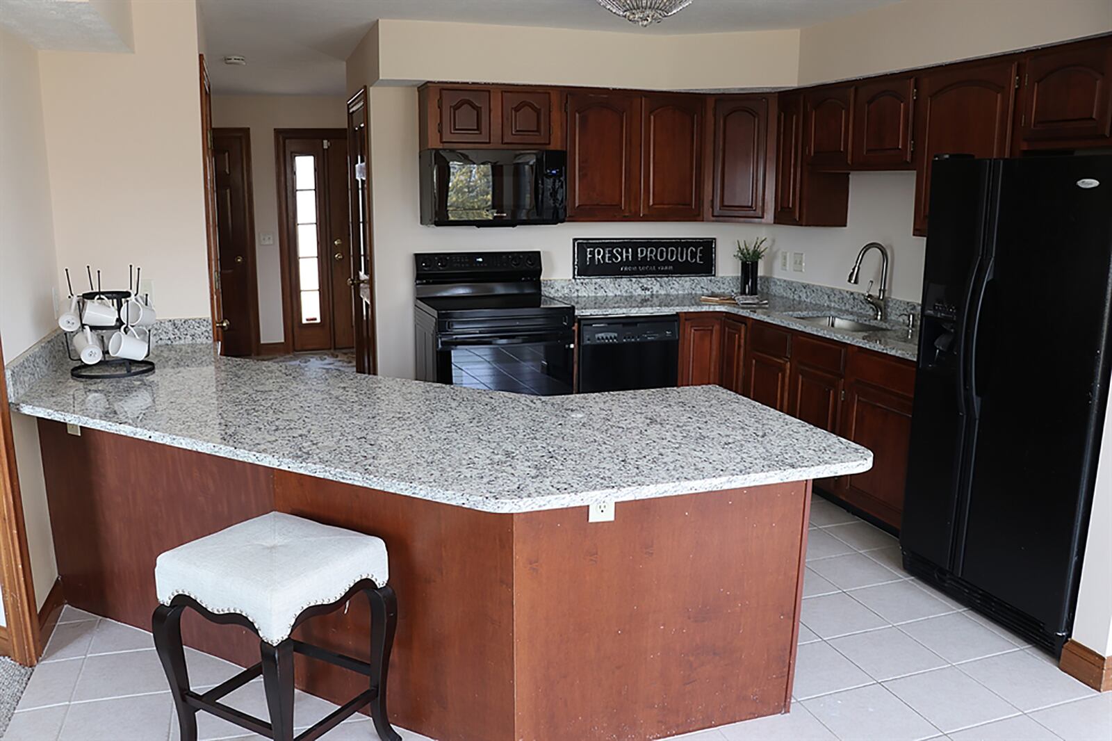 The centerpiece to the main level is the kitchen and breakfast room. A peninsula counter divides the breakfast room from the kitchen’s workspace. CONTRIBUTED PHOTO BY KATHY TYLER