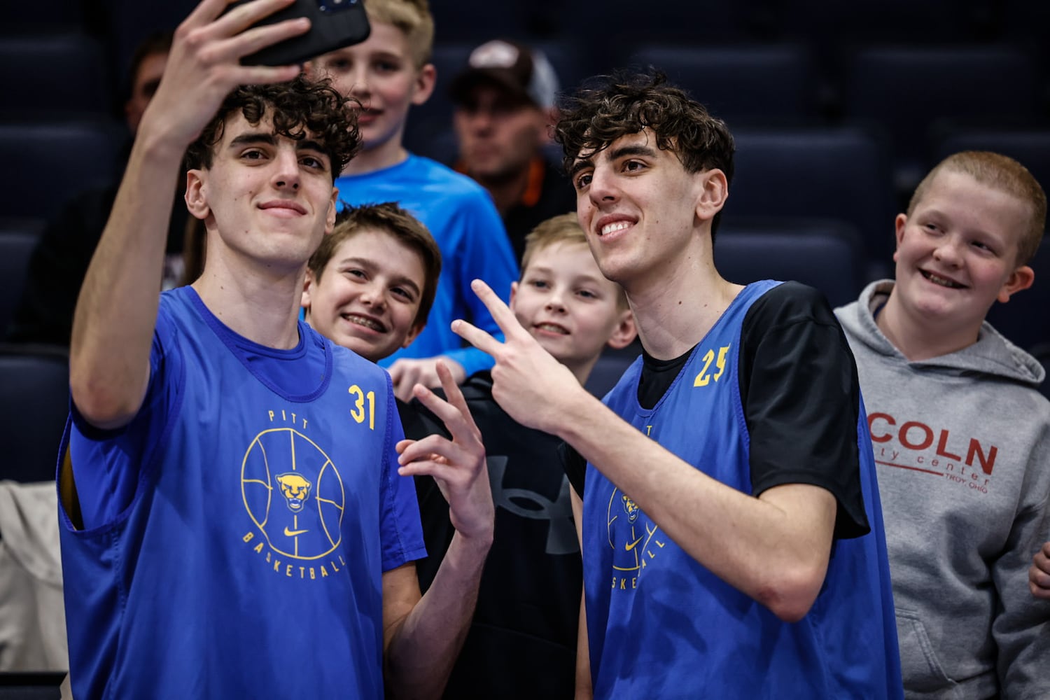 First Four teams practice, meet fans in Dayton