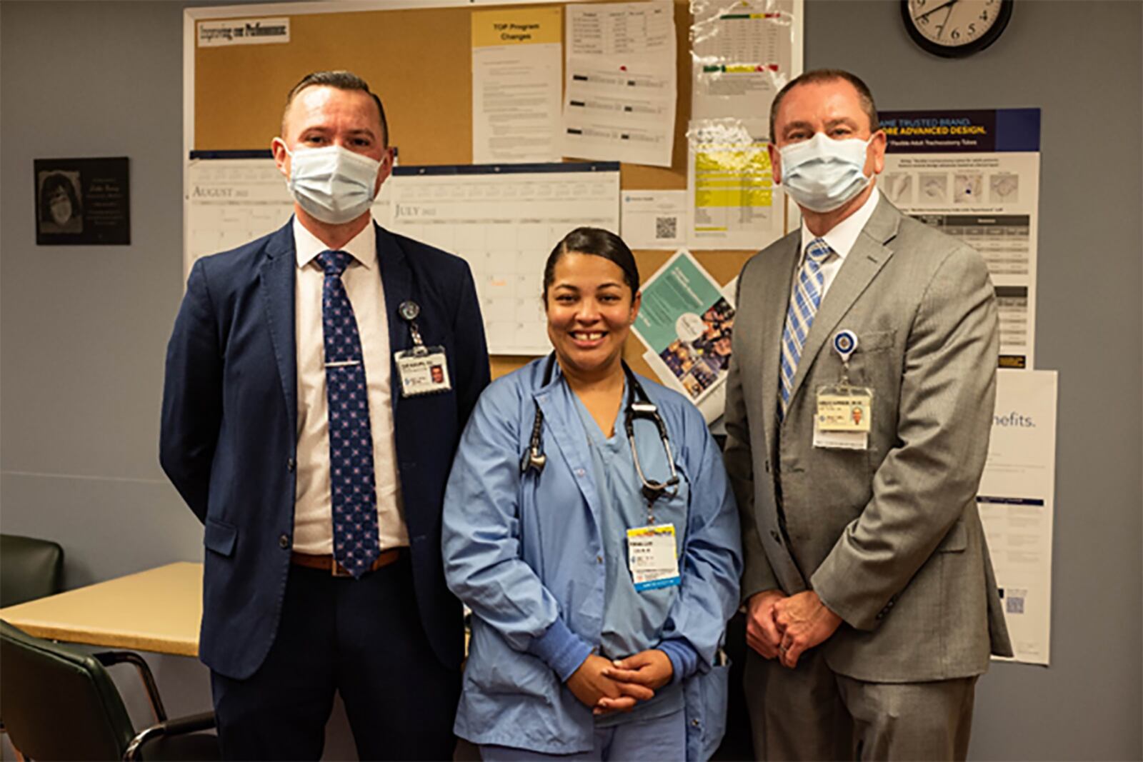 Mike McKewen (left), Miami Valley Hospital’s director of Respiratory Services, and Robert Bowman, Premier Health’s vice president of hospital operations, pay recognition to Tech. Sgt. Giselle Rodriguez, respiratory care practitioner Phase II student, on Aug. 11 at Miami Valley Hospital in Dayton. Rodriguez delivered a baby in the rear seat of a car Aug. 4 outside the hospital’s entrance. U.S. AIR FORCE PHOTO/PAMELA PICCOLI